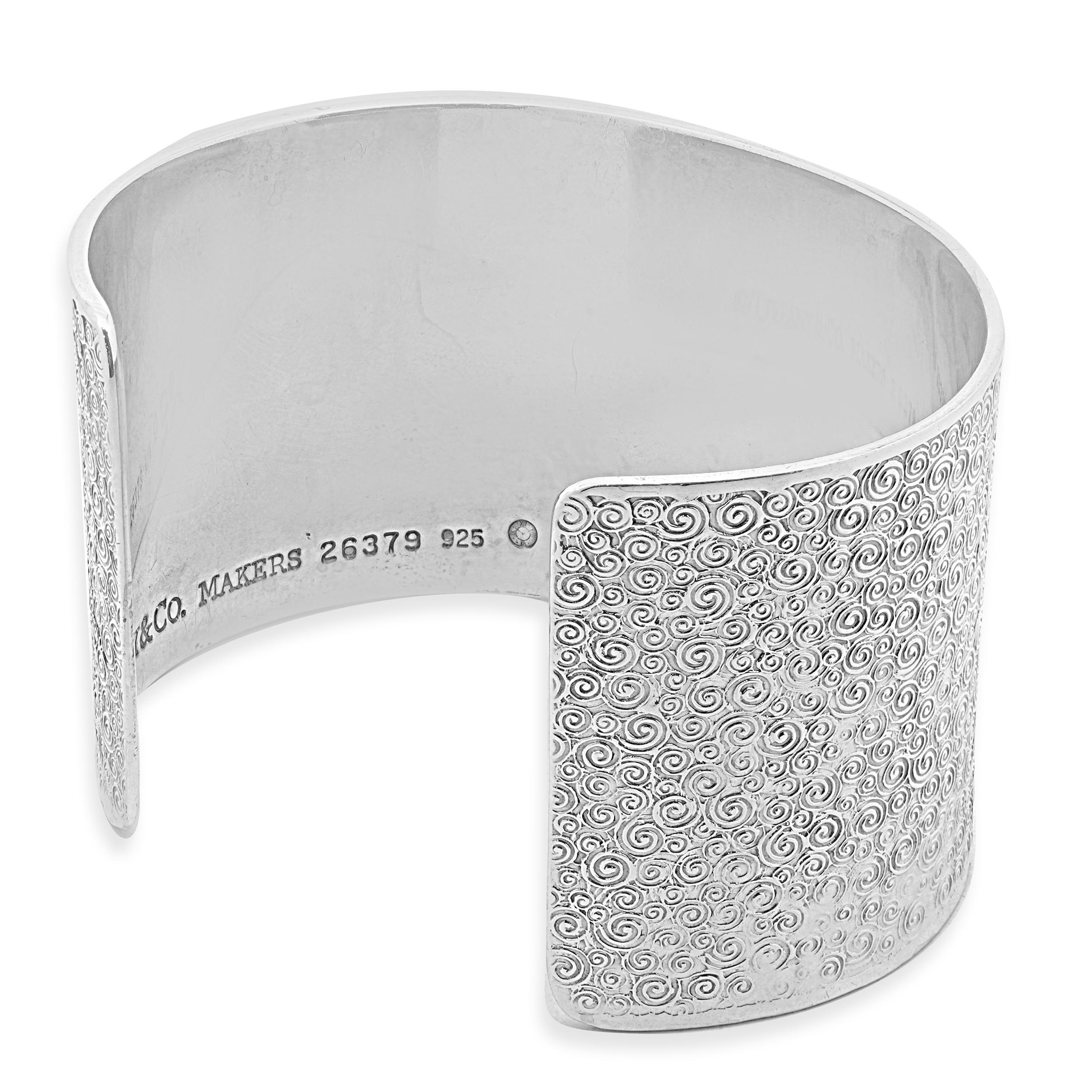 Tiffany & Co. Sterling Silver Texted Wide Cuff Bracelet für Damen oder Herren im Angebot