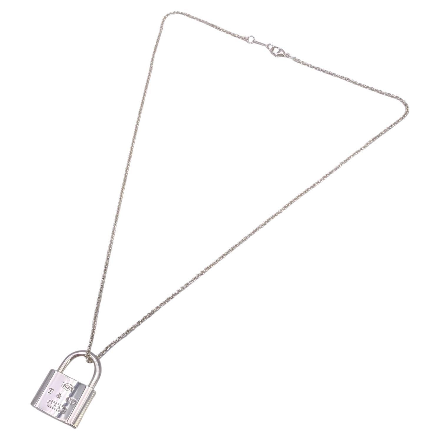 Tiffany & Co. Collar con dije de candado Tiffany 1837 de plata de ley