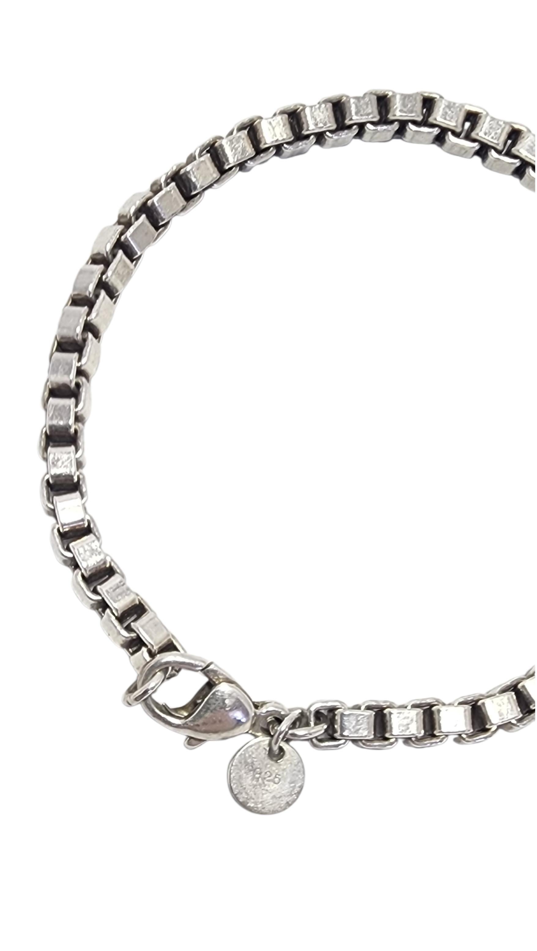 Tiffany 
Co Sterling Silver Venetian Link Bracelet

This Tiffany 
Co sterling silver bracelet is a simple, classic bracelet perfect for any occasion.

Hallmark: Tiffany 
Co 925

Weight: 16.8g / 10.8dwt

Size: 7.5