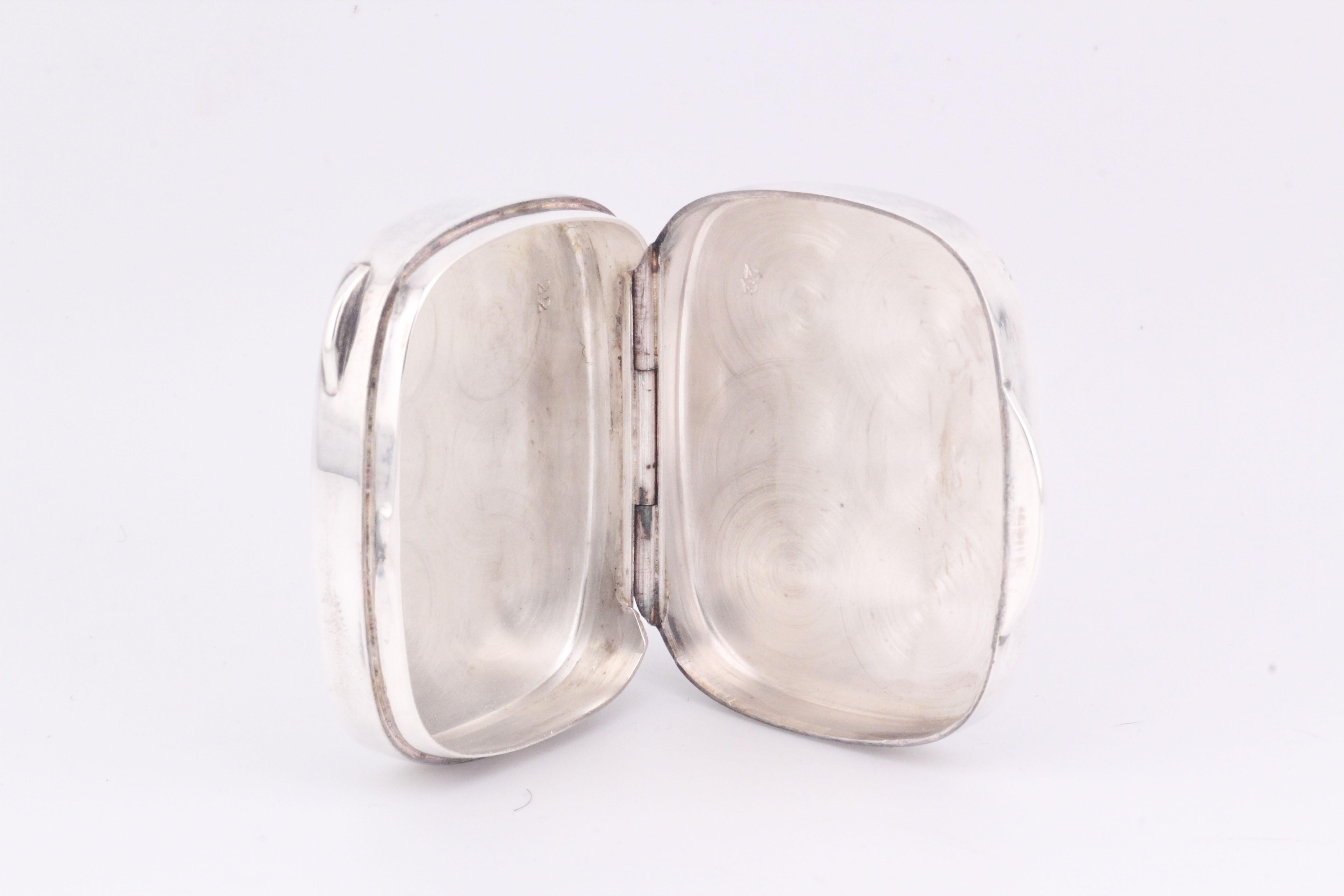 Tiffany & Co. Boîte à pilules rectangulaire vintage en argent sterling avec motif rayé en vente 6