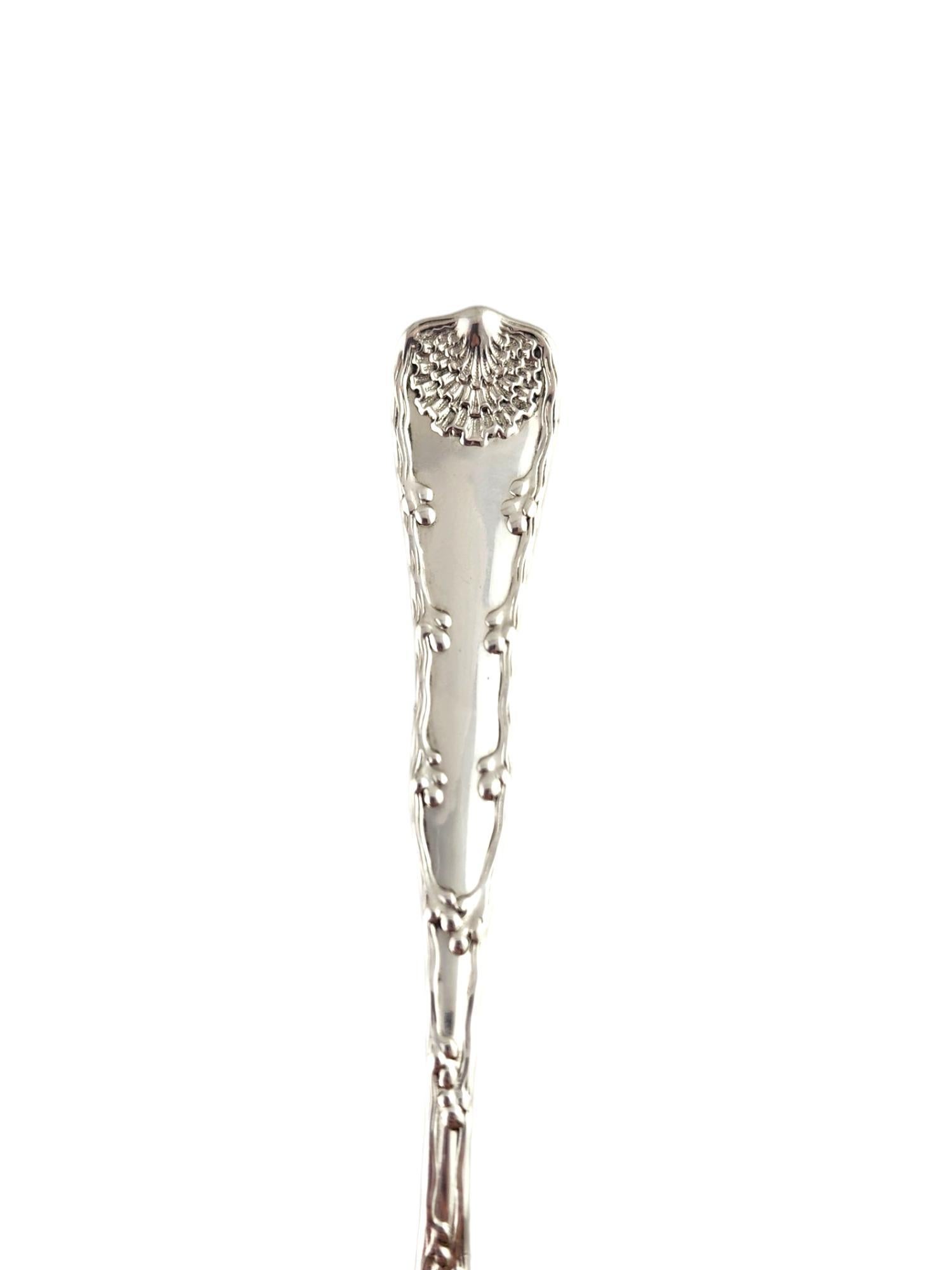 Donna Tiffany & Co. in argento sterling con bordo a onda, piccolo setaccio per lo zucchero #18398 in vendita
