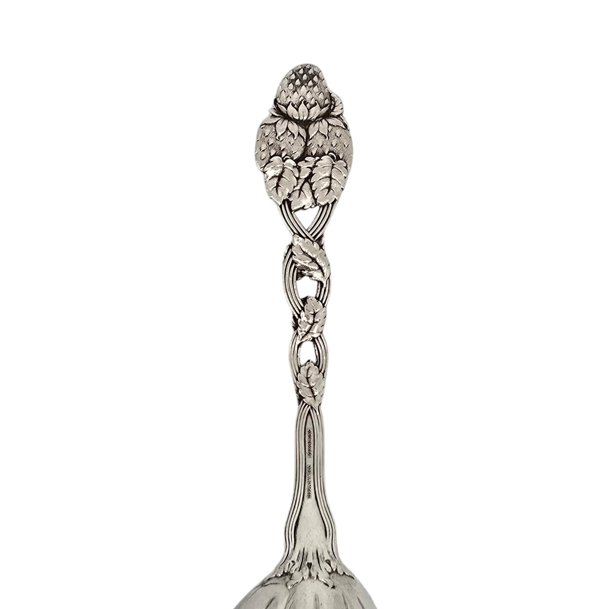 Cucchiaio da portata Tiffany & Co. Strawberry in argento Sterling Berry Casserole #20371 in vendita 2
