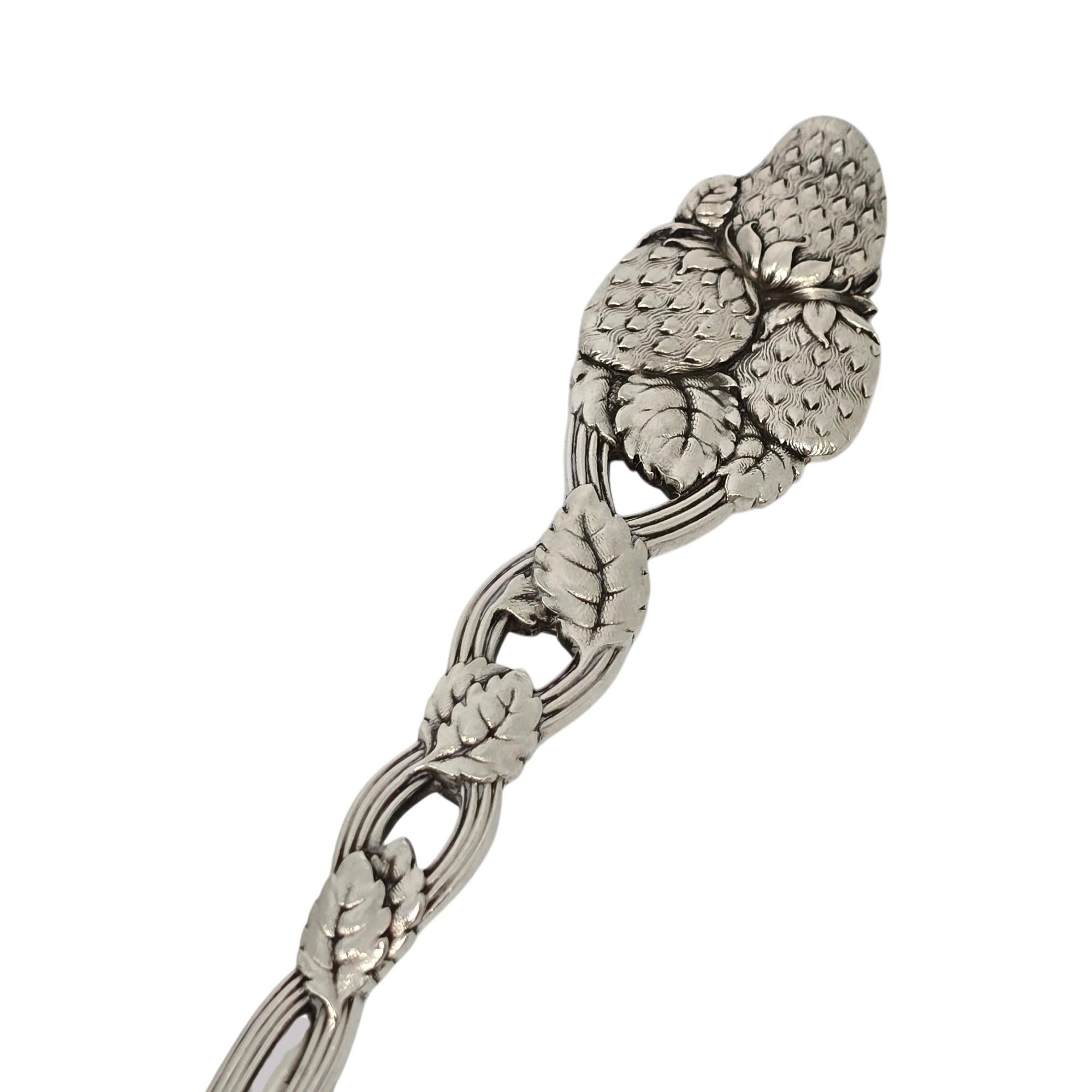 Cucchiaio da portata Tiffany & Co. Strawberry in argento Sterling Berry Casserole #20371 in vendita 4