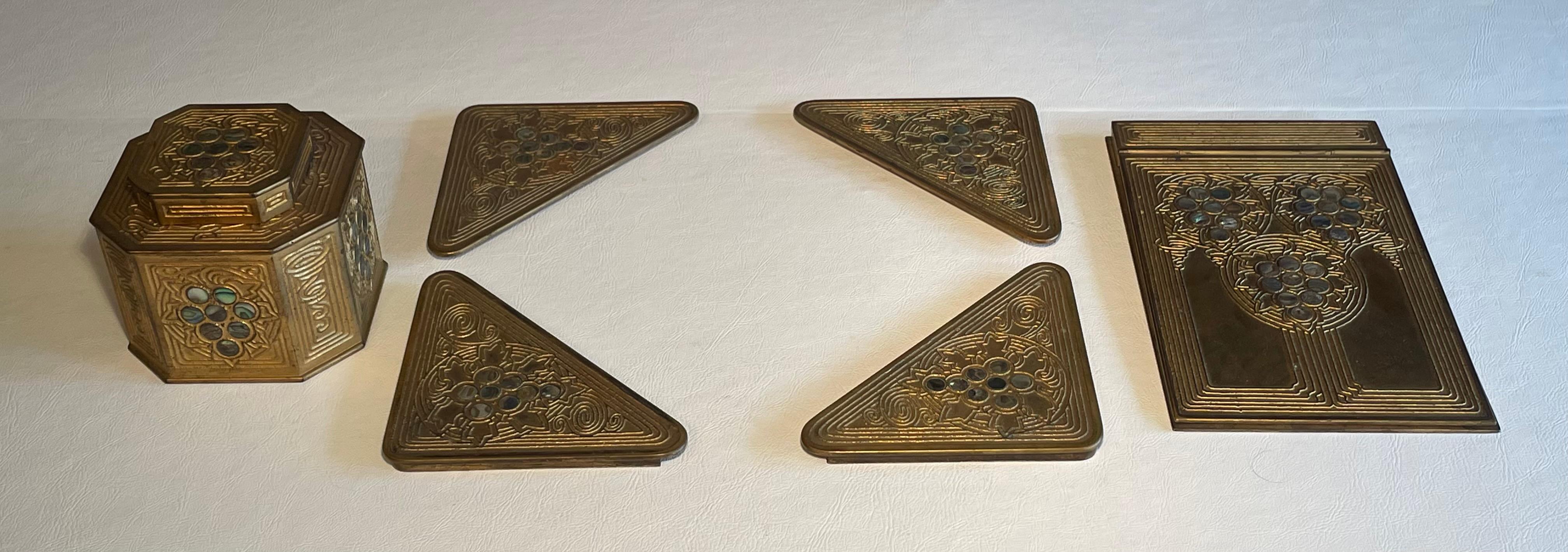 Tiffany & Co. Studio New York - Set da scrivania in bronzo e abalone in vendita 1