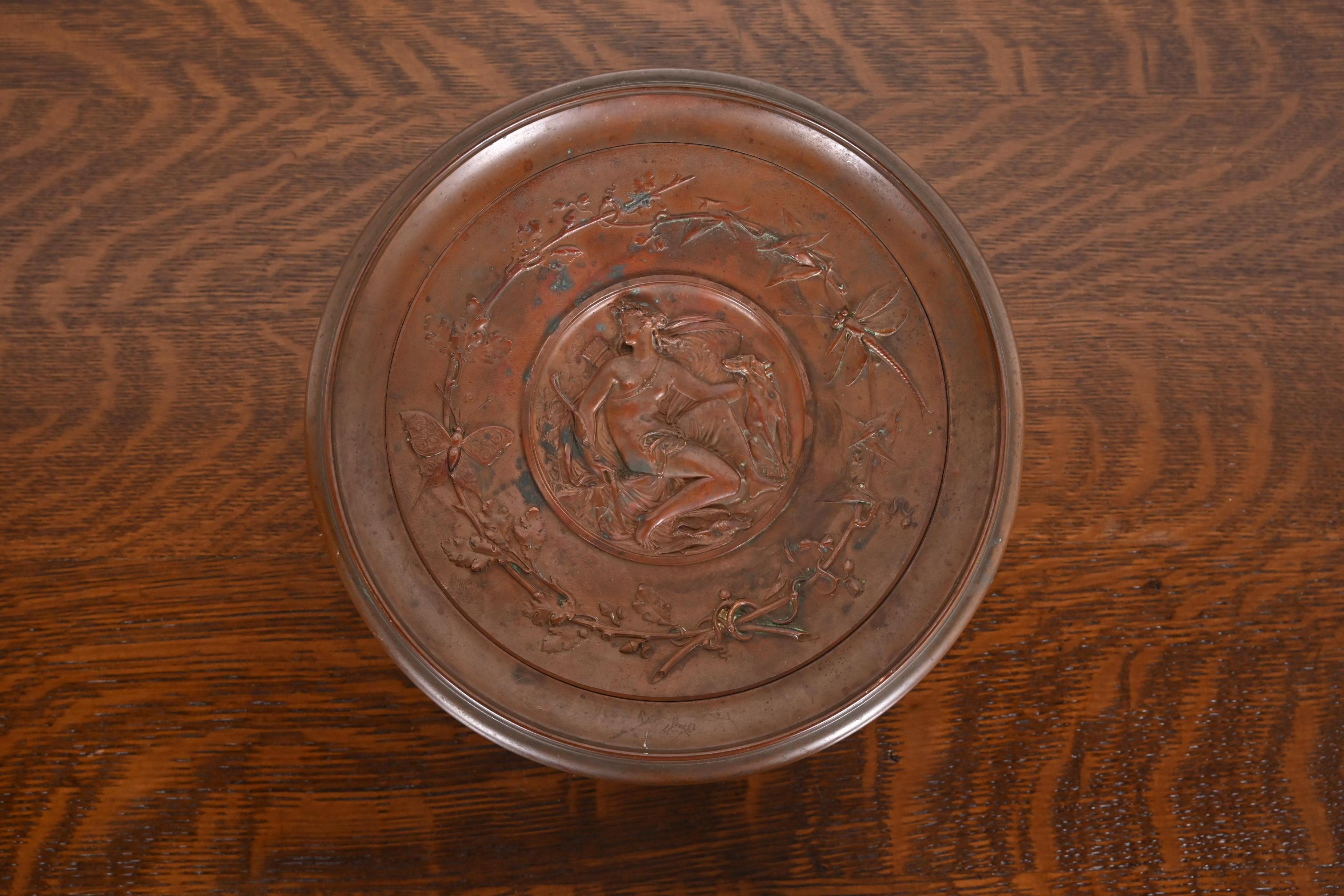 20th Century Tiffany & Co. Style Antique Victorian Patinated Copper Footed Centerpiece Bowl For Sale