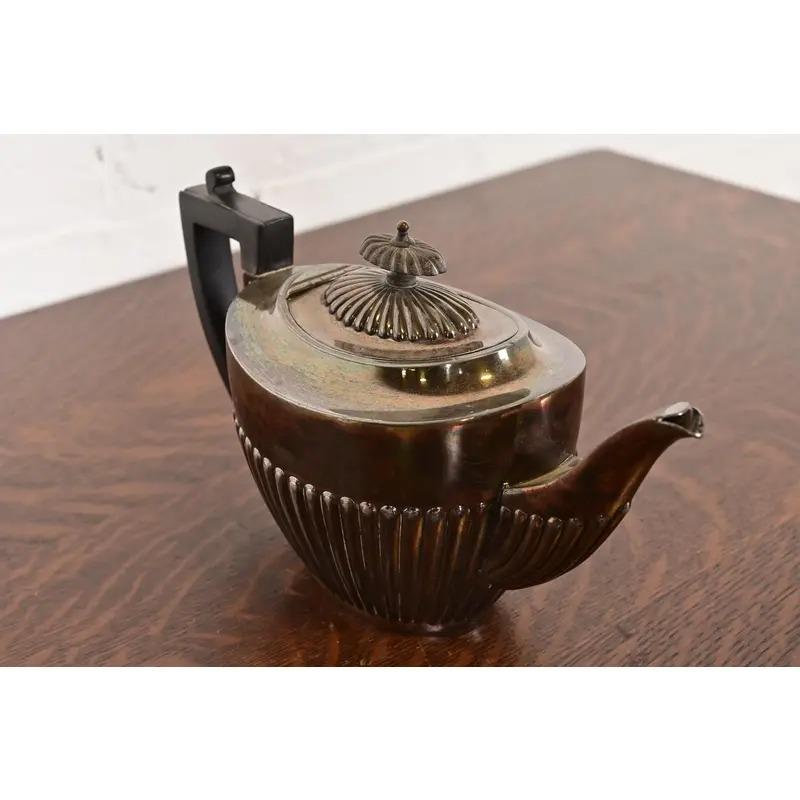 Anglais Tiffany & Co. Bouilloire ou cafetière en métal argenté de style Art Déco en vente