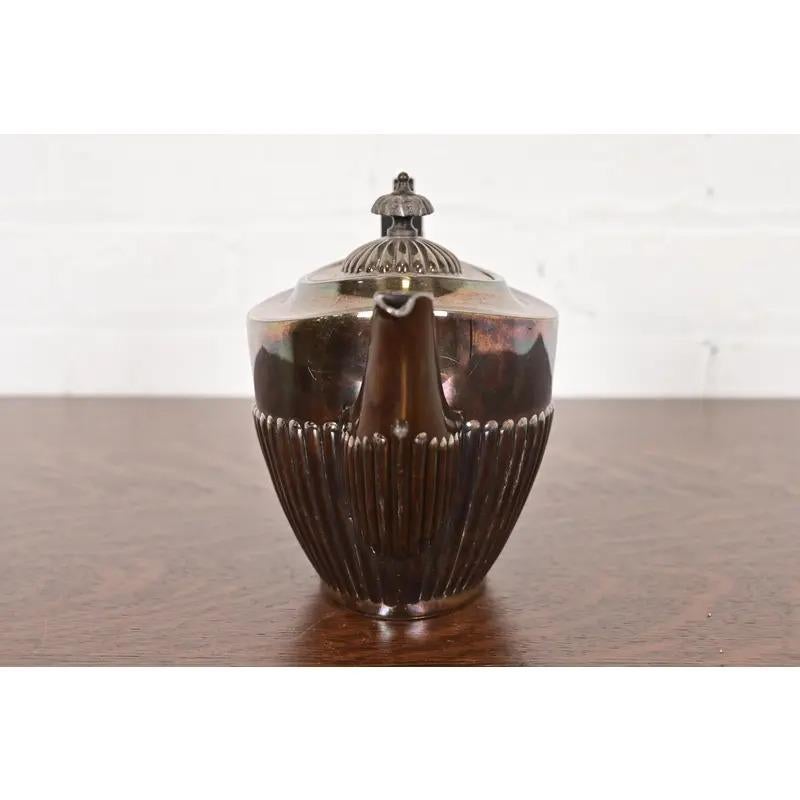 Tiffany & Co. Bouilloire ou cafetière en métal argenté de style Art Déco Bon état - En vente à South Bend, IN