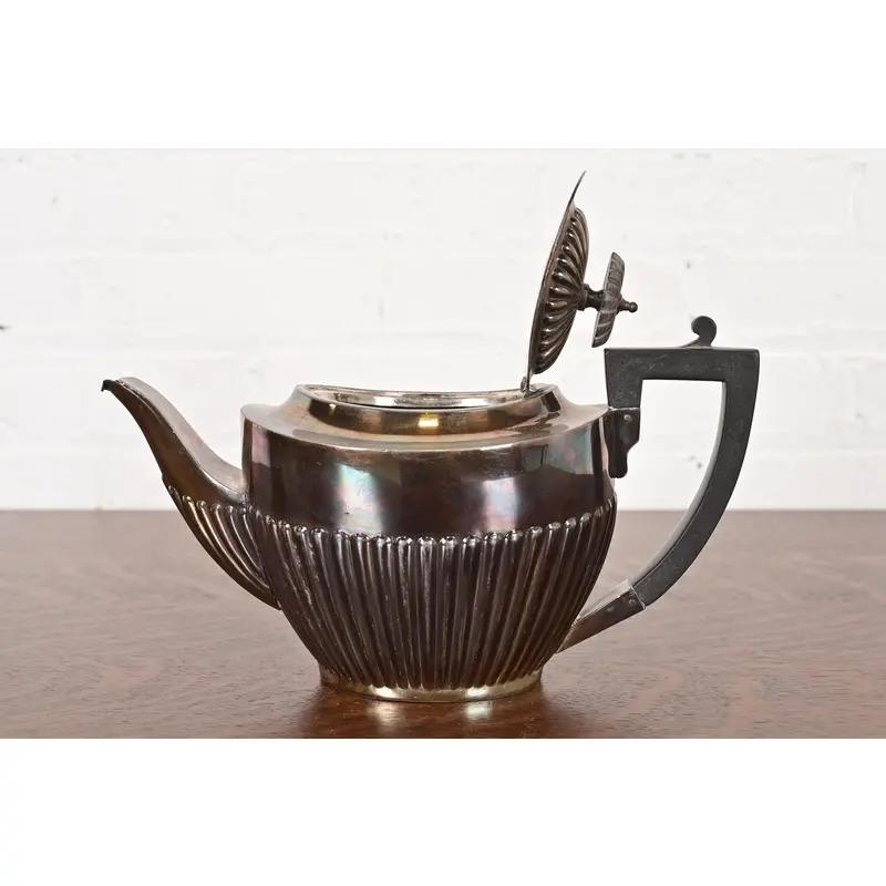 Tiffany & Co. Bouilloire ou cafetière en métal argenté de style Art Déco en vente 1