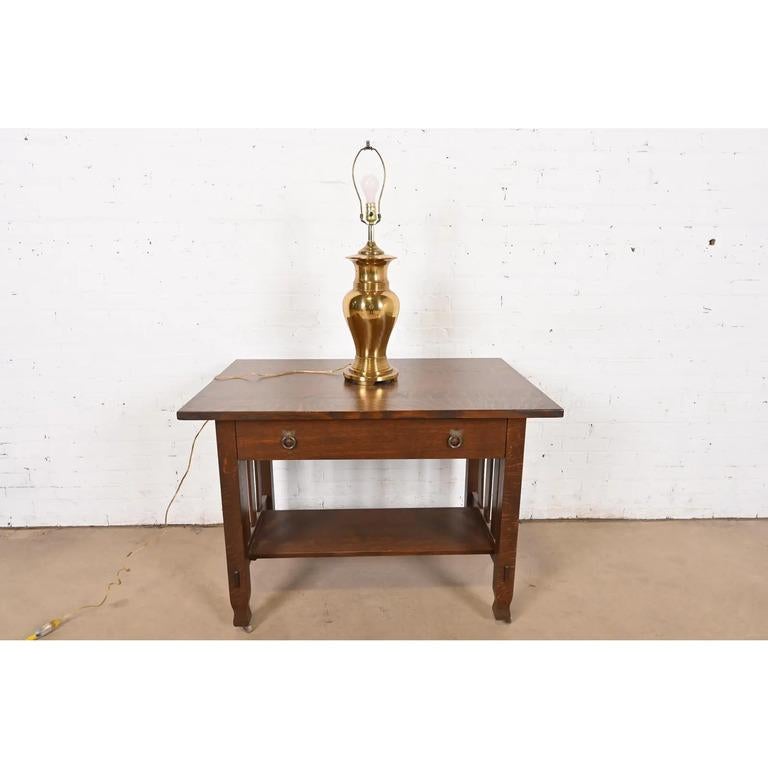Tiffany & Co. Estilo Hollywood Regency de mediados de siglo Lámpara de mesa grande de latón en venta 5