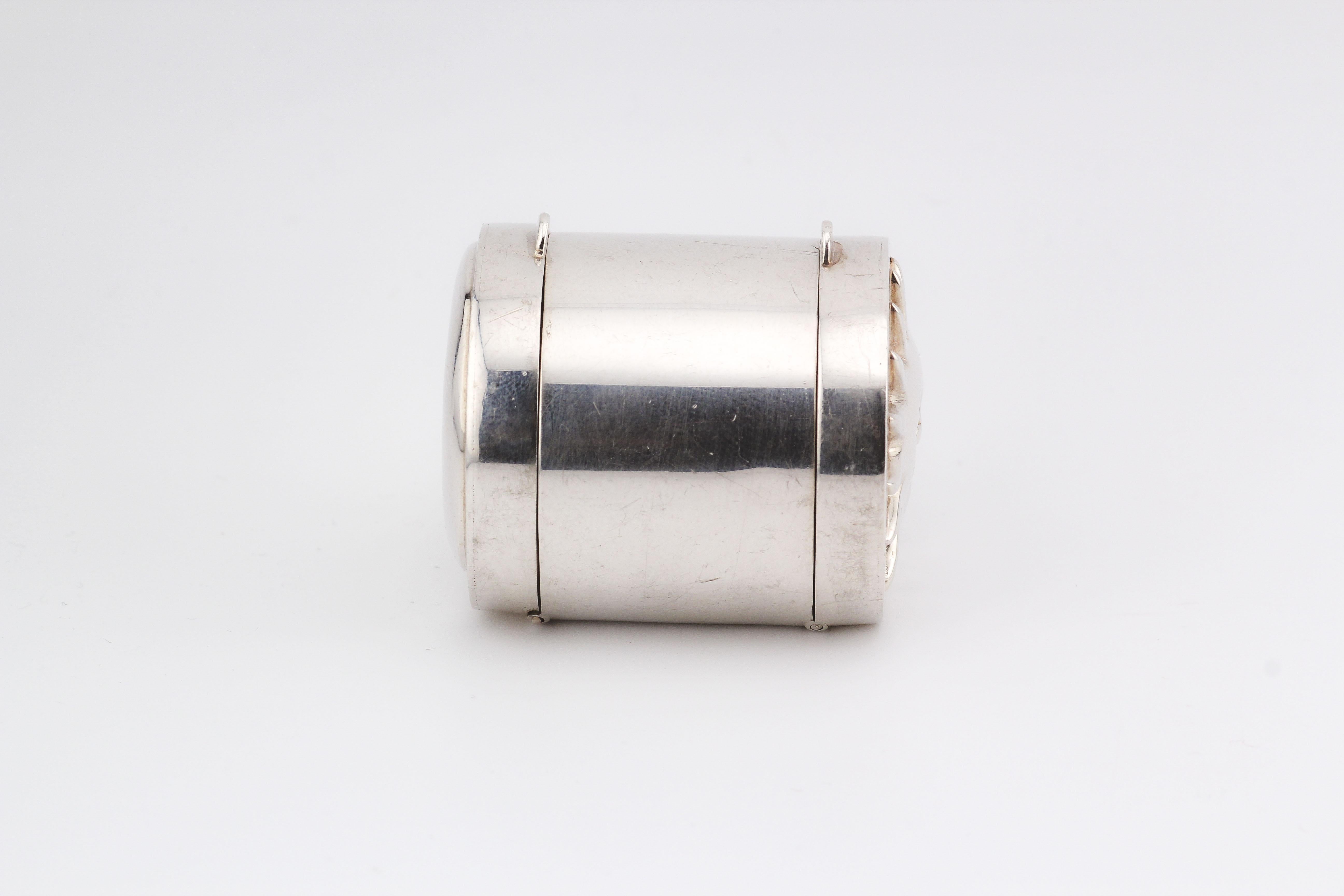 Tiffany & Co. Sun Moon Sterling Silver 2 Sided Cylinder Pill Box Case en Bueno estado para la venta en Simpsonville, SC