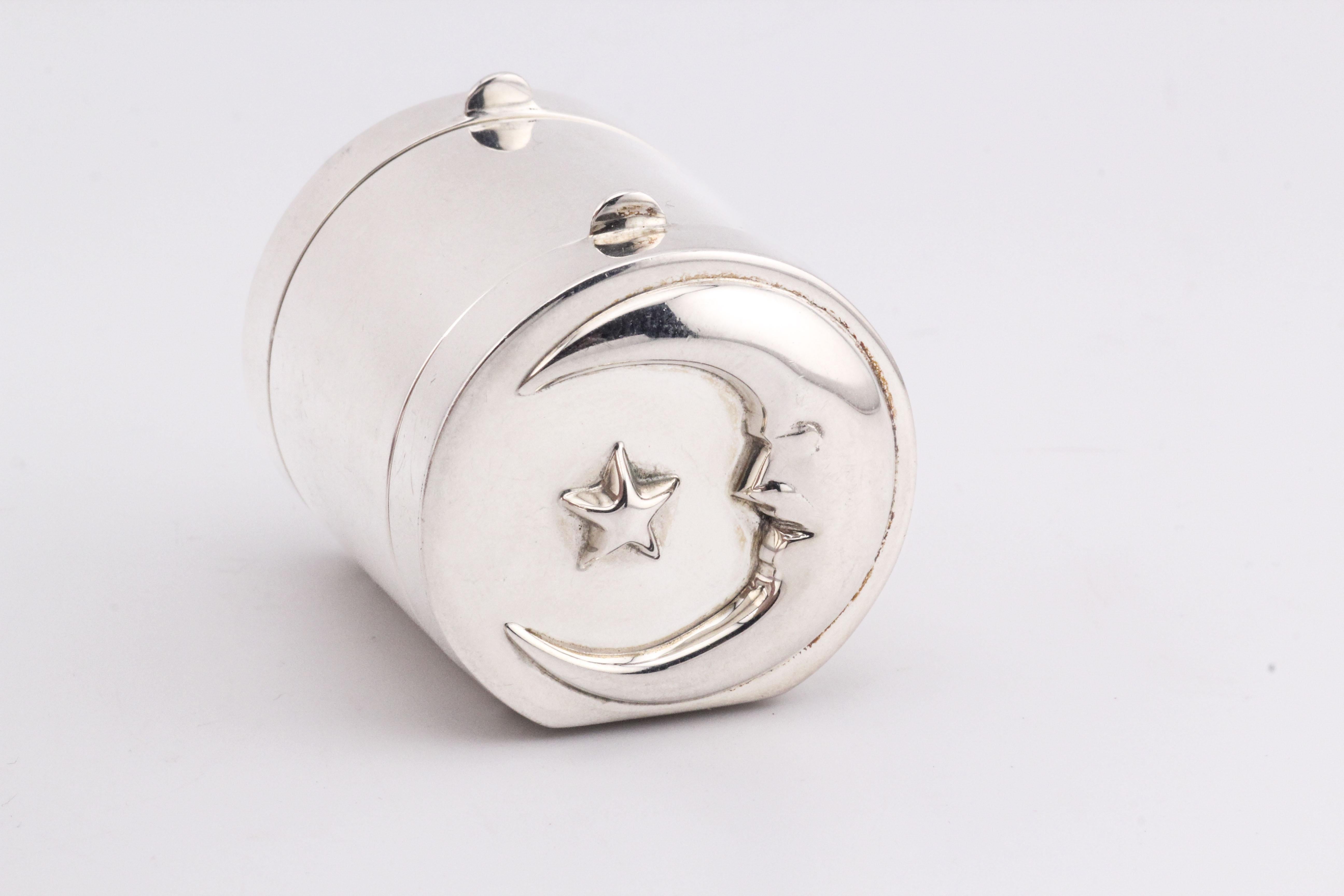 Tiffany & Co. Boîte à pilules Sun Moon en argent sterling avec cylindre à deux faces Bon état - En vente à Simpsonville, SC