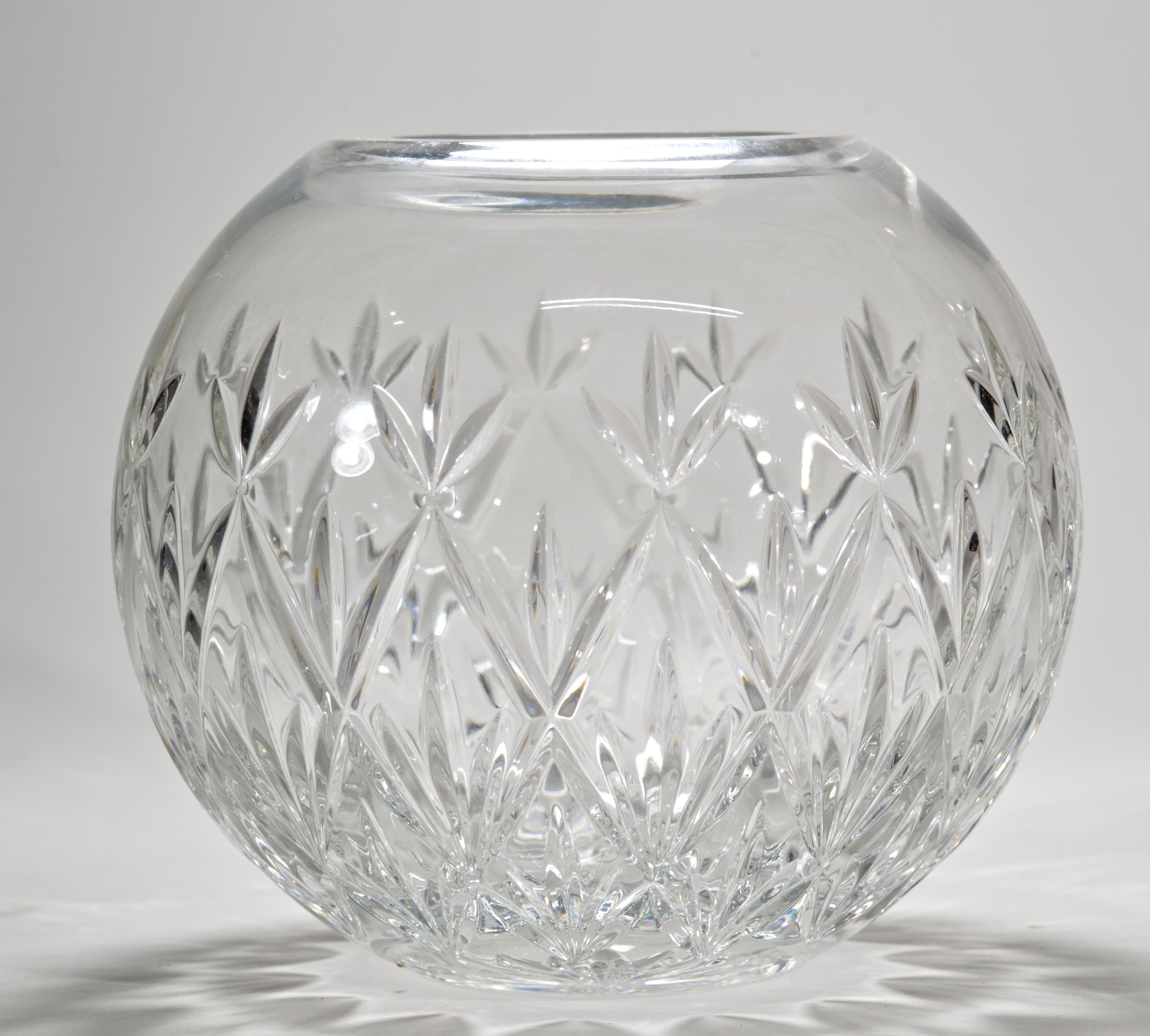 Vittoriano Tiffany & Co. Vaso a ciotola Sybil Cut Clear Crystal Round Rose Bowl in vendita