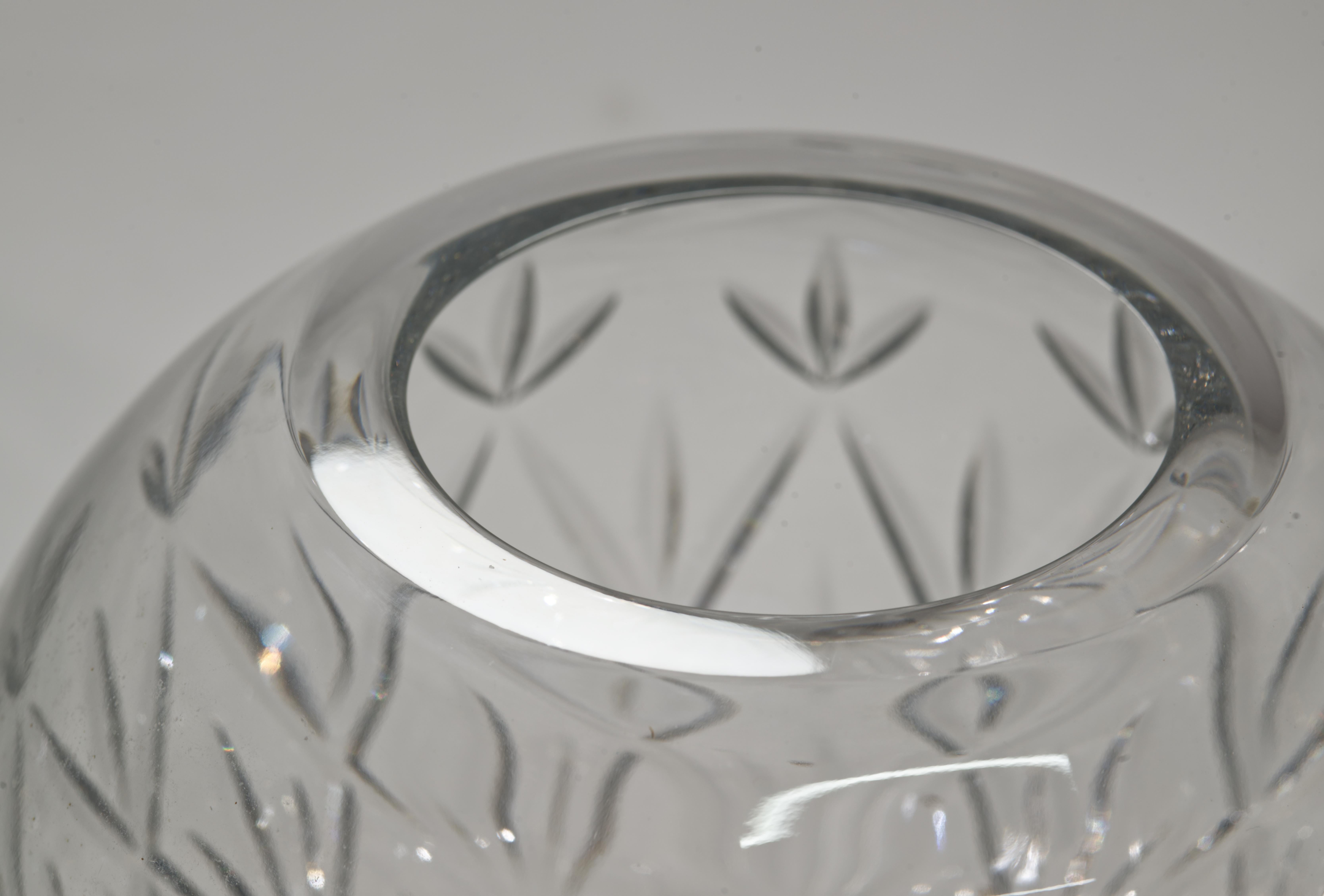 Fatto a mano Tiffany & Co. Vaso a ciotola Sybil Cut Clear Crystal Round Rose Bowl in vendita