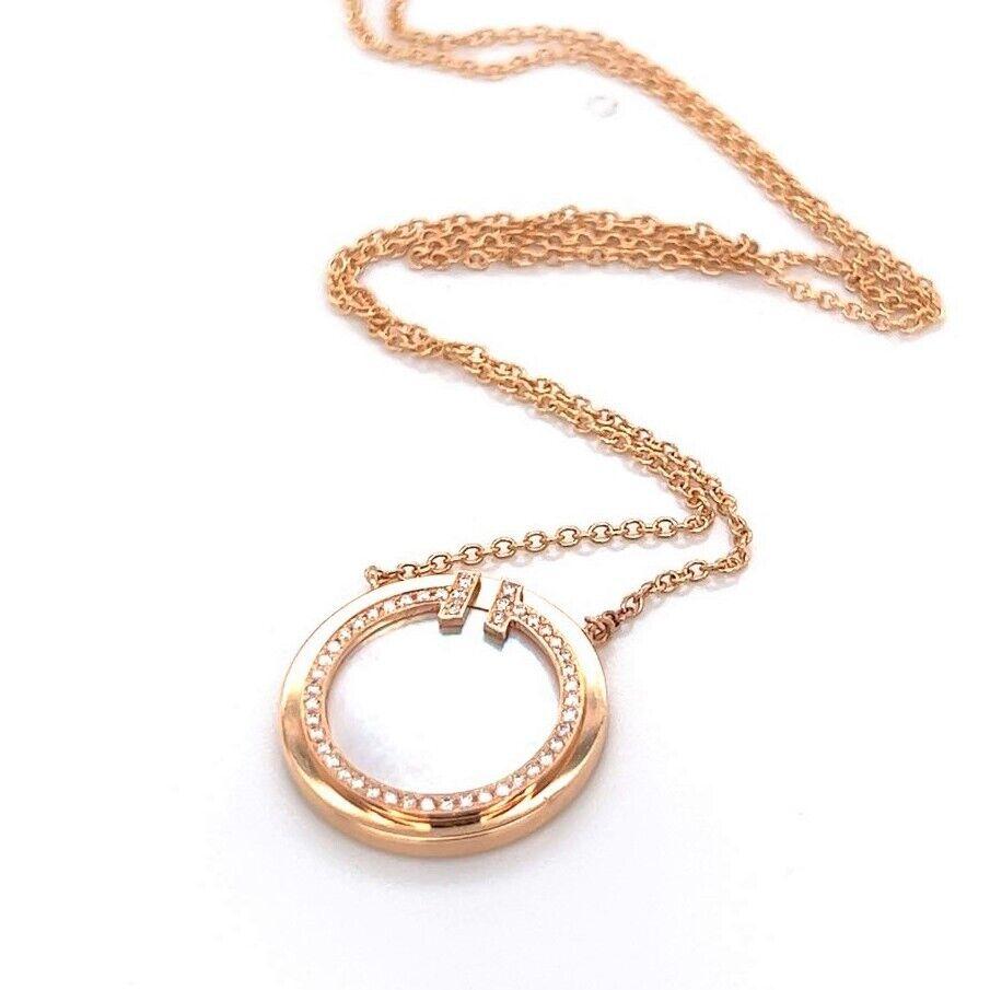 Tiffany & Co. T Kreis-Halskette aus 18 Karat Roségold mit Perlmutt und Diamanten im Zustand „Gut“ in Guilford, CT