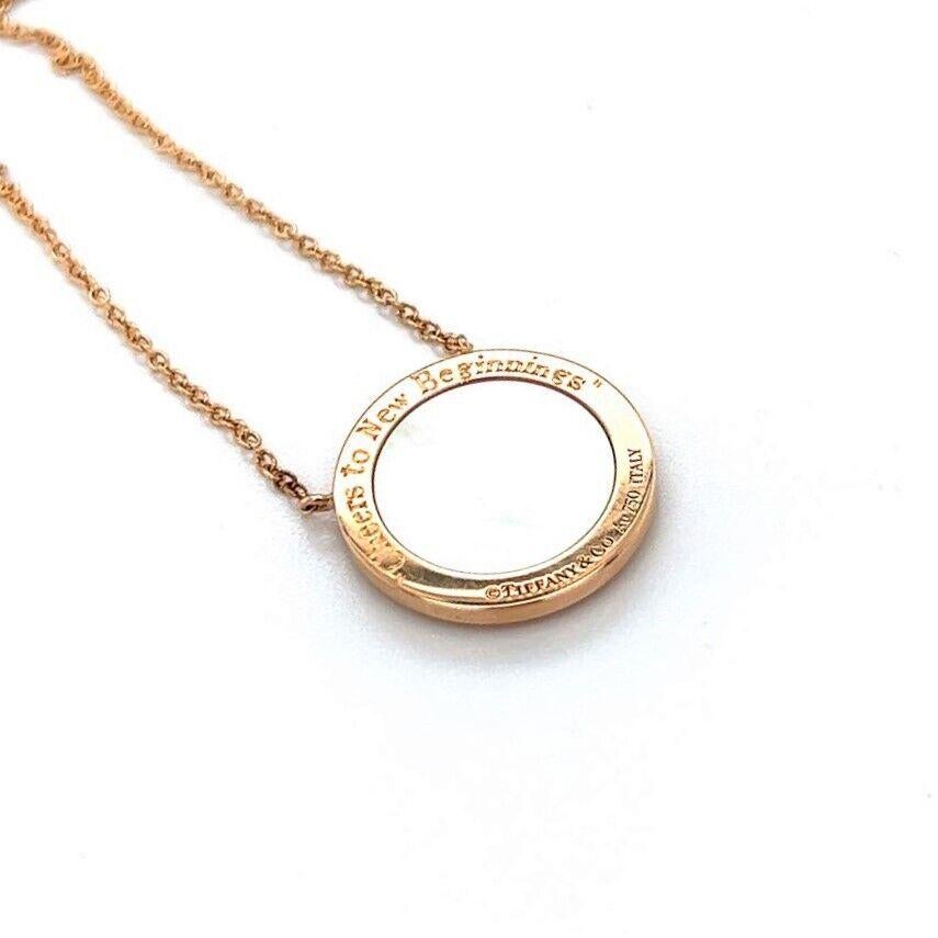 Tiffany & Co. T Kreis-Halskette aus 18 Karat Roségold mit Perlmutt und Diamanten für Damen oder Herren
