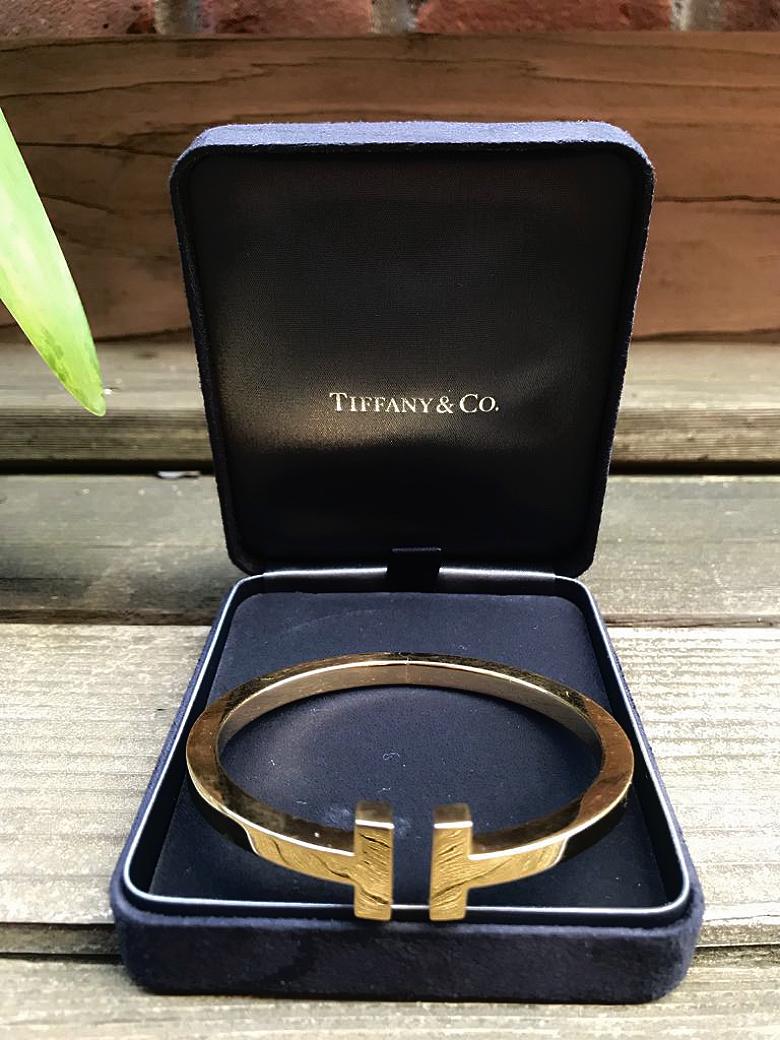 Tiffany & Co. T 18 Karat Yellow Gold Bangle 11