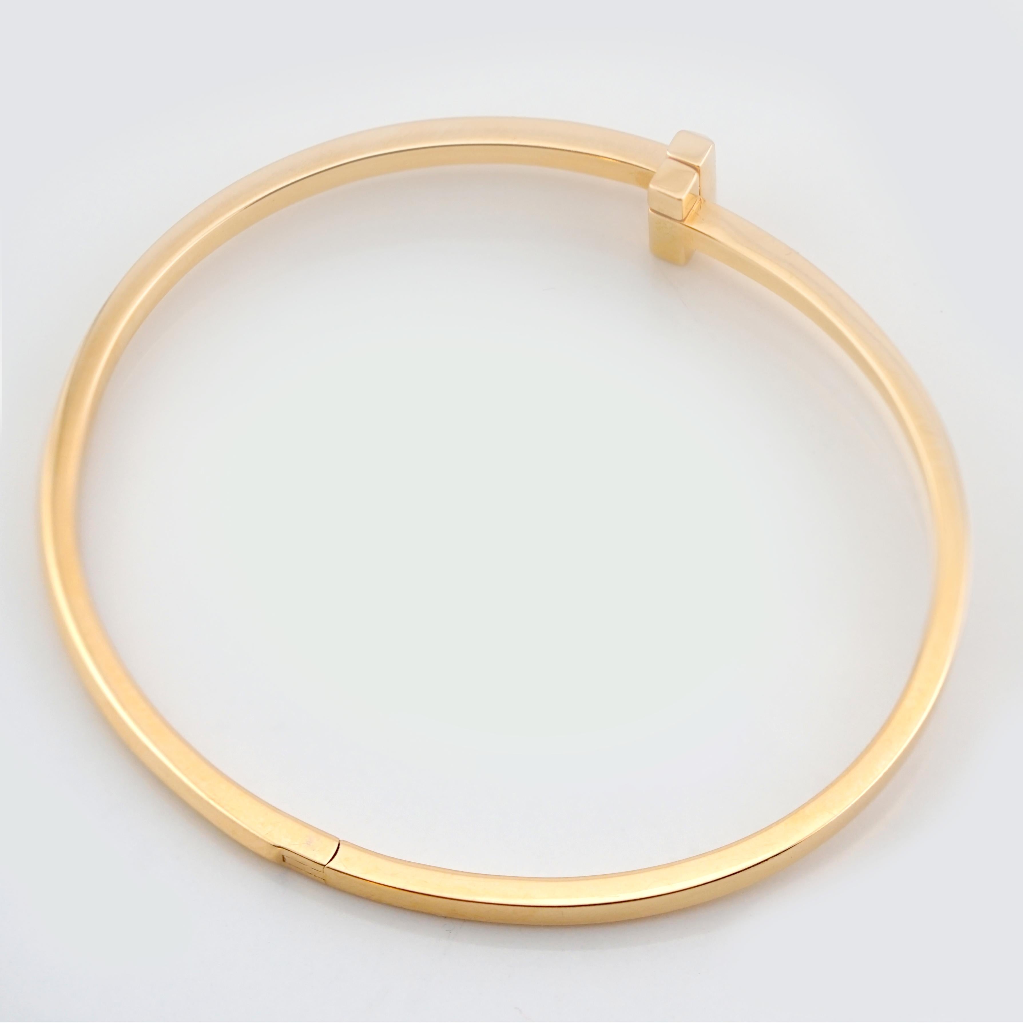 Tiffany & Co. T Collection 18K Yellow Gold Bangle Bracelet  Excellent Condition In Excellent Condition For Sale In Chicago, IL