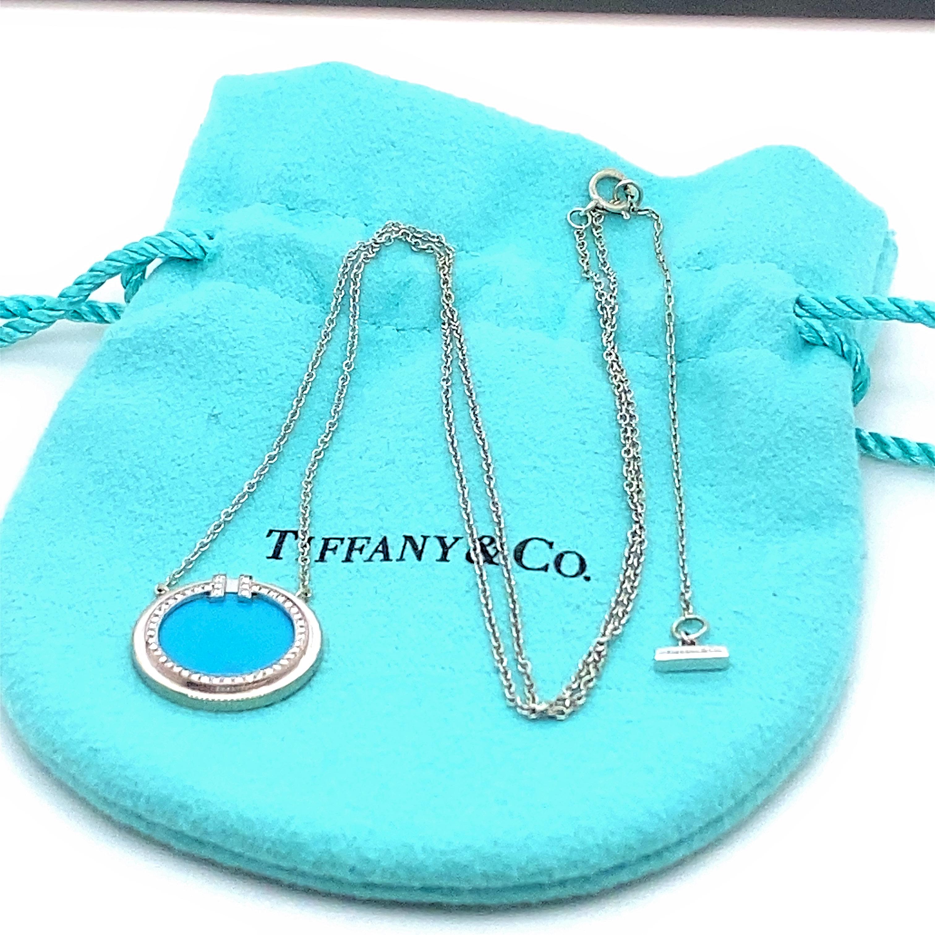 Tiffany & Co Diamant & Türkis T Kreis Halskette
Stil:  Tiffany T
Metall:  18kt Weißgold 
Größe:  16 MM Kreis
Länge:  Einstellbar 16' - 18' Zoll
Diamant:  40 runde Brillantdiamanten
Farbe & Klarheit:  F - G, VVS 
Wahrzeichen:  ©TIFFANY&CO Au750 ITALY