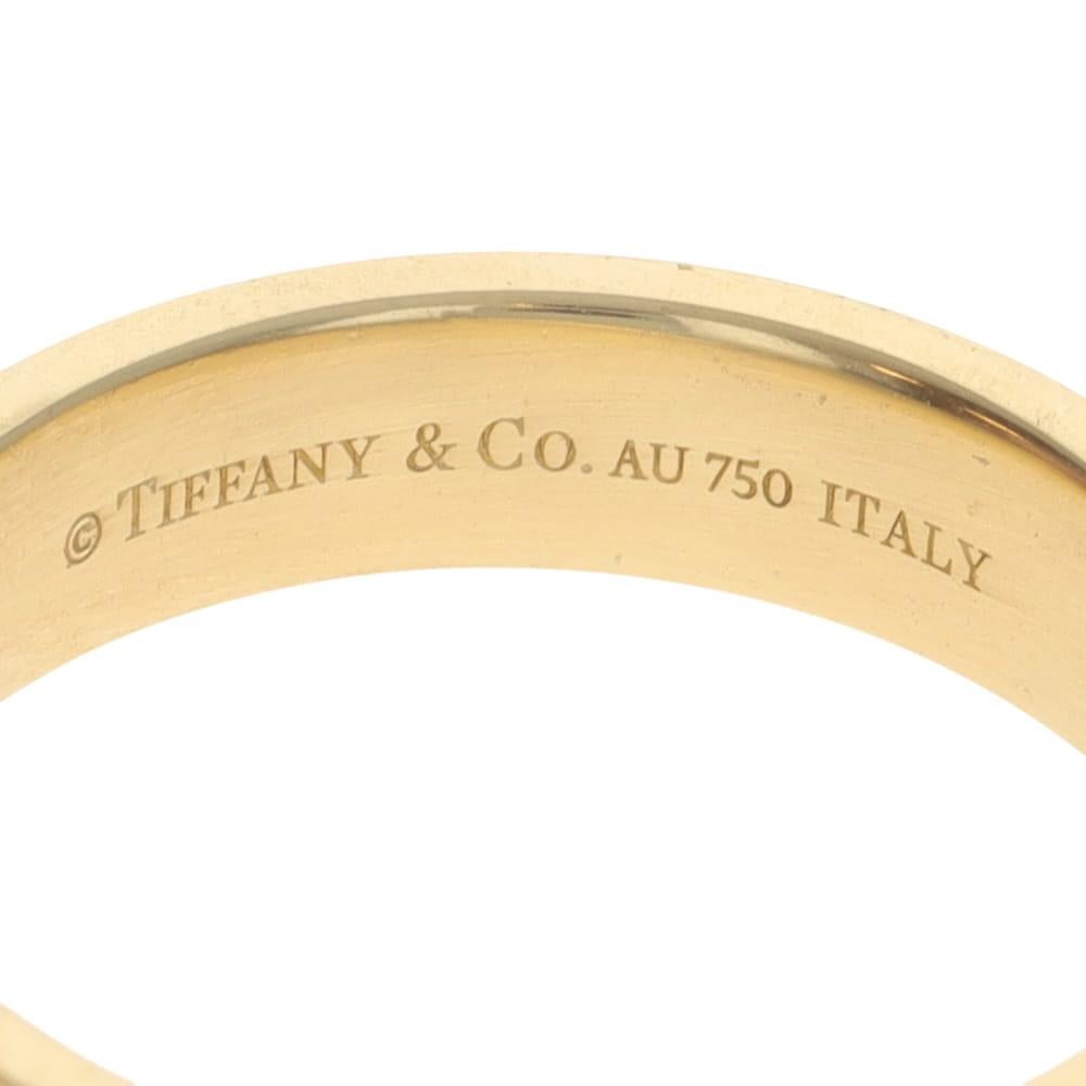 Tiffany & Co. Fascia stretta di diamanti a T - Anello in oro giallo 18k rotondo da .13ctw SZ 7 in vendita 1