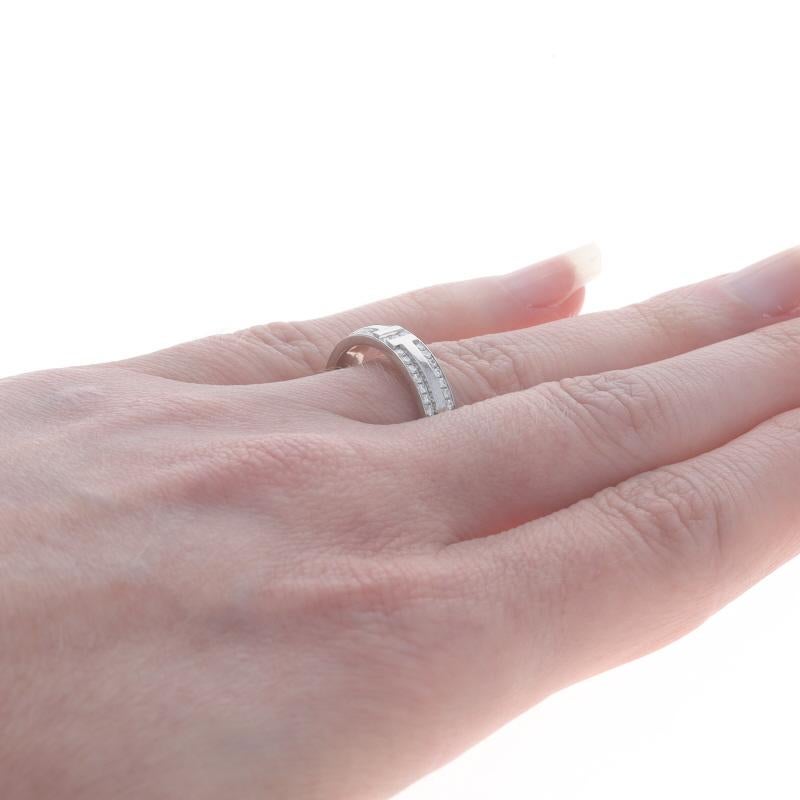 Donna Tiffany & Co. Fascia stretta con diamanti - Oro bianco 18k Rd 0,45ctw Anello Sz 6 1/2 in vendita
