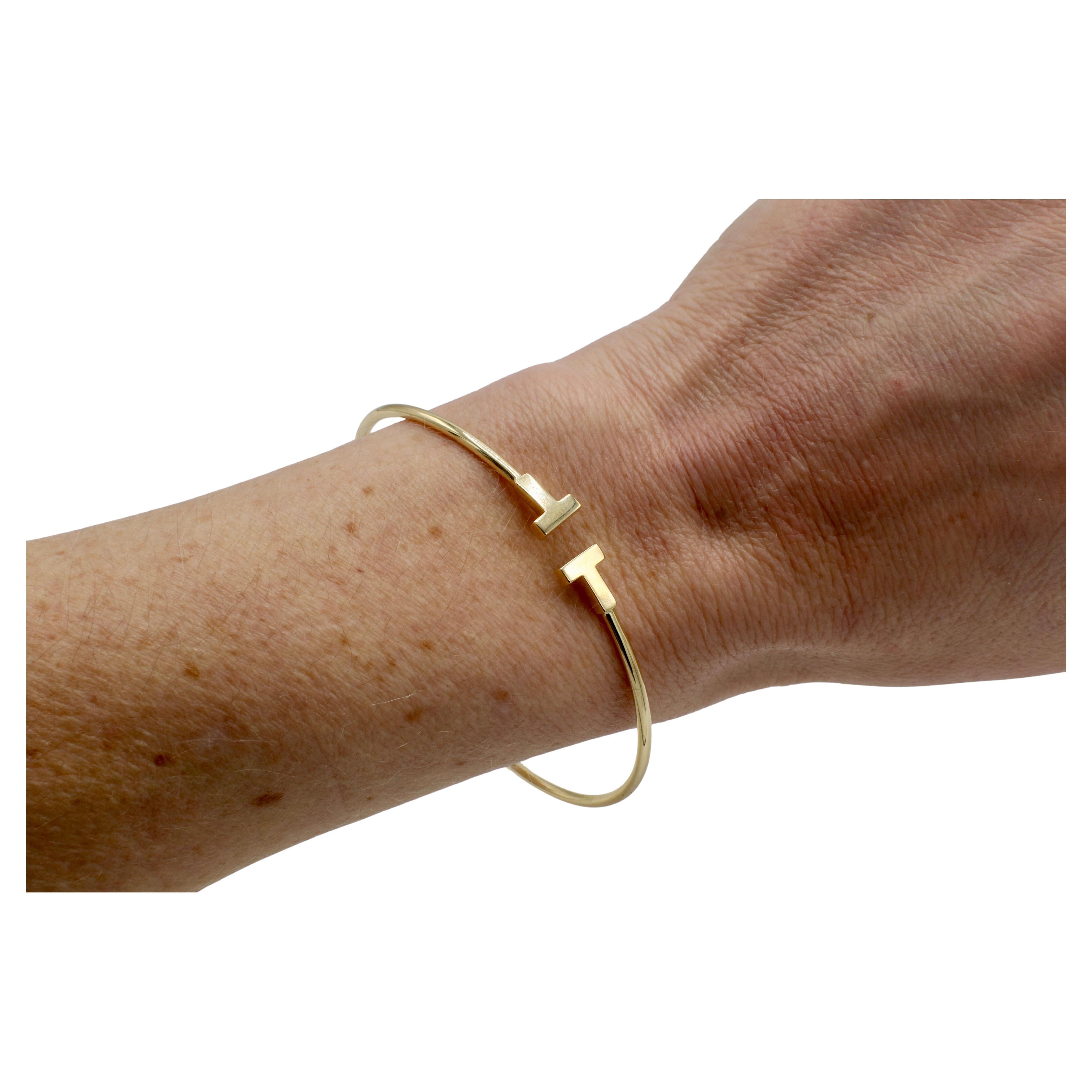 Tiffany & Co. T. Narrow Wire 18 Karat Yellow Gold Bangle Bracelet In Excellent Condition For Sale In  Baltimore, MD