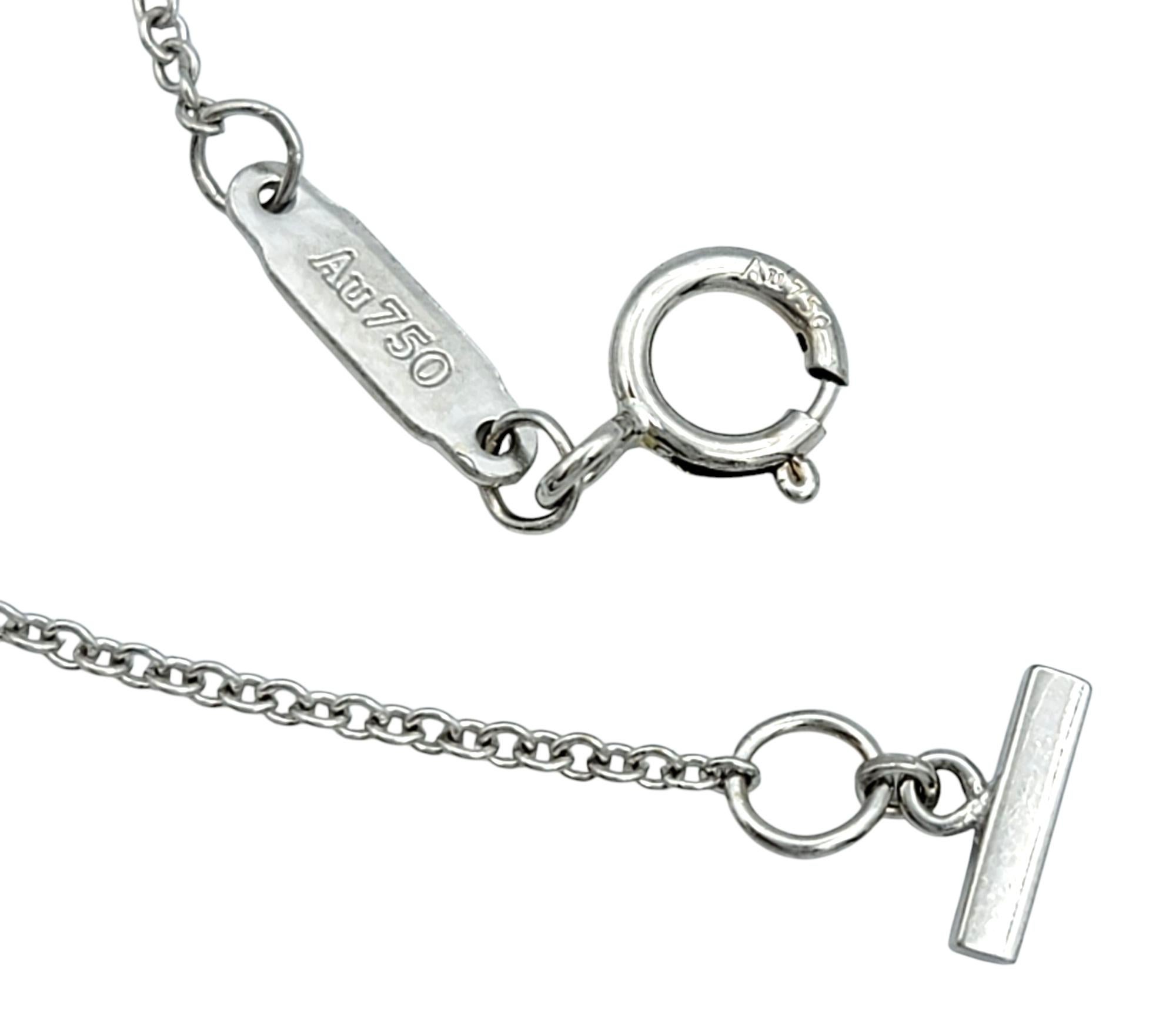 Tiffany & Co. T Smile Collier pendentif mini en or blanc 18 carats Pour femmes en vente