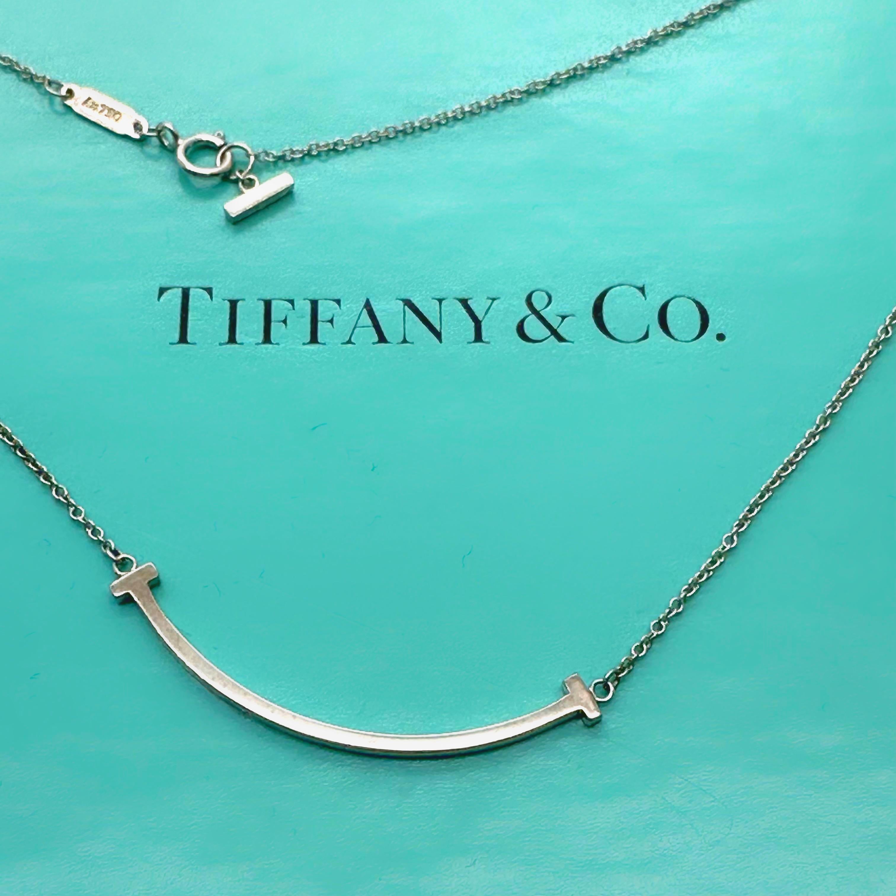 Tiffany & Co. T Smile Halskette Small in 18k Weißgold Verstellbar 16' - 18' 6