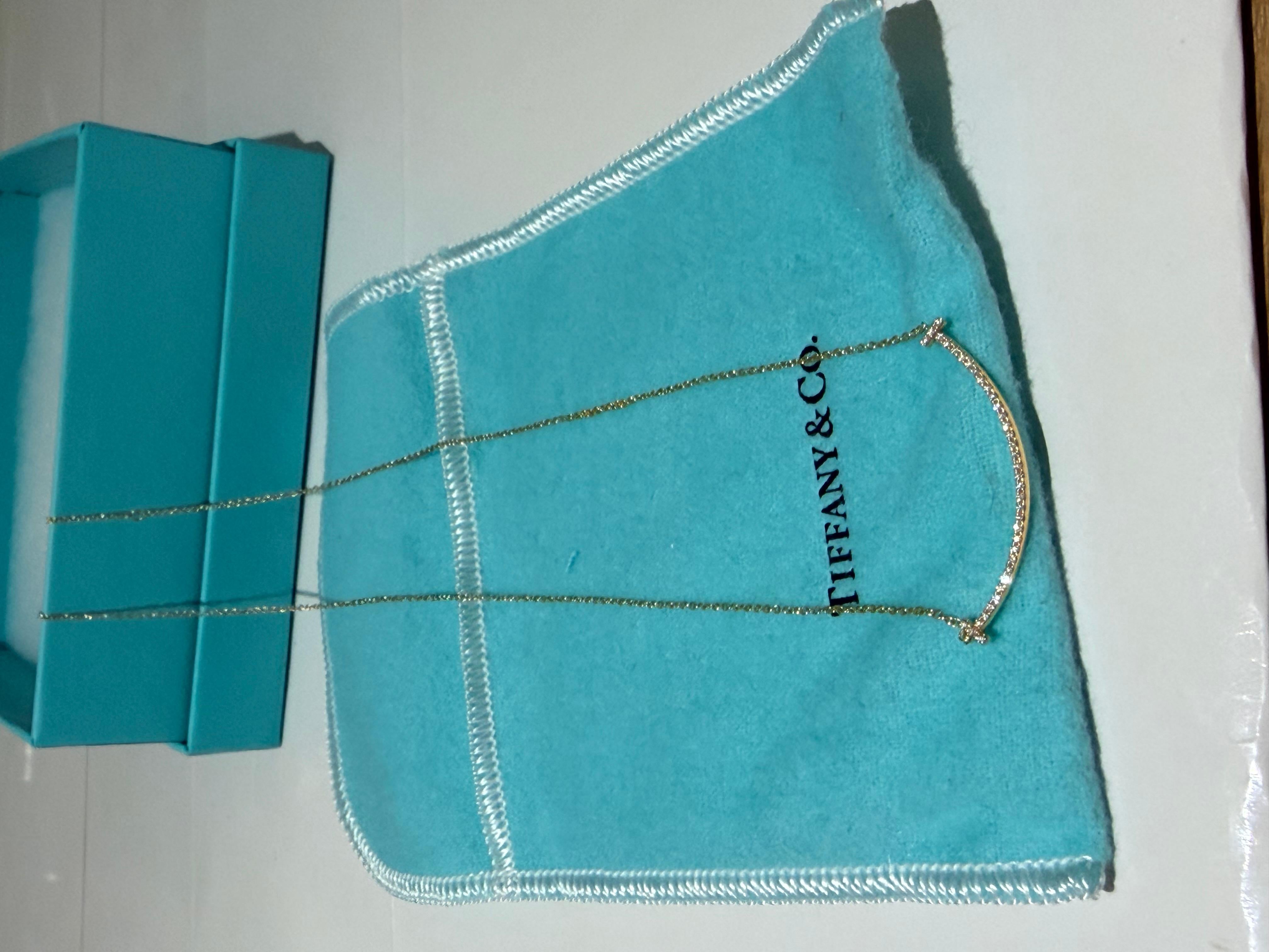 Tiffany & co T Smile Pendant in Rose Gold with Diamonds In condizioni ottime in vendita a London, England