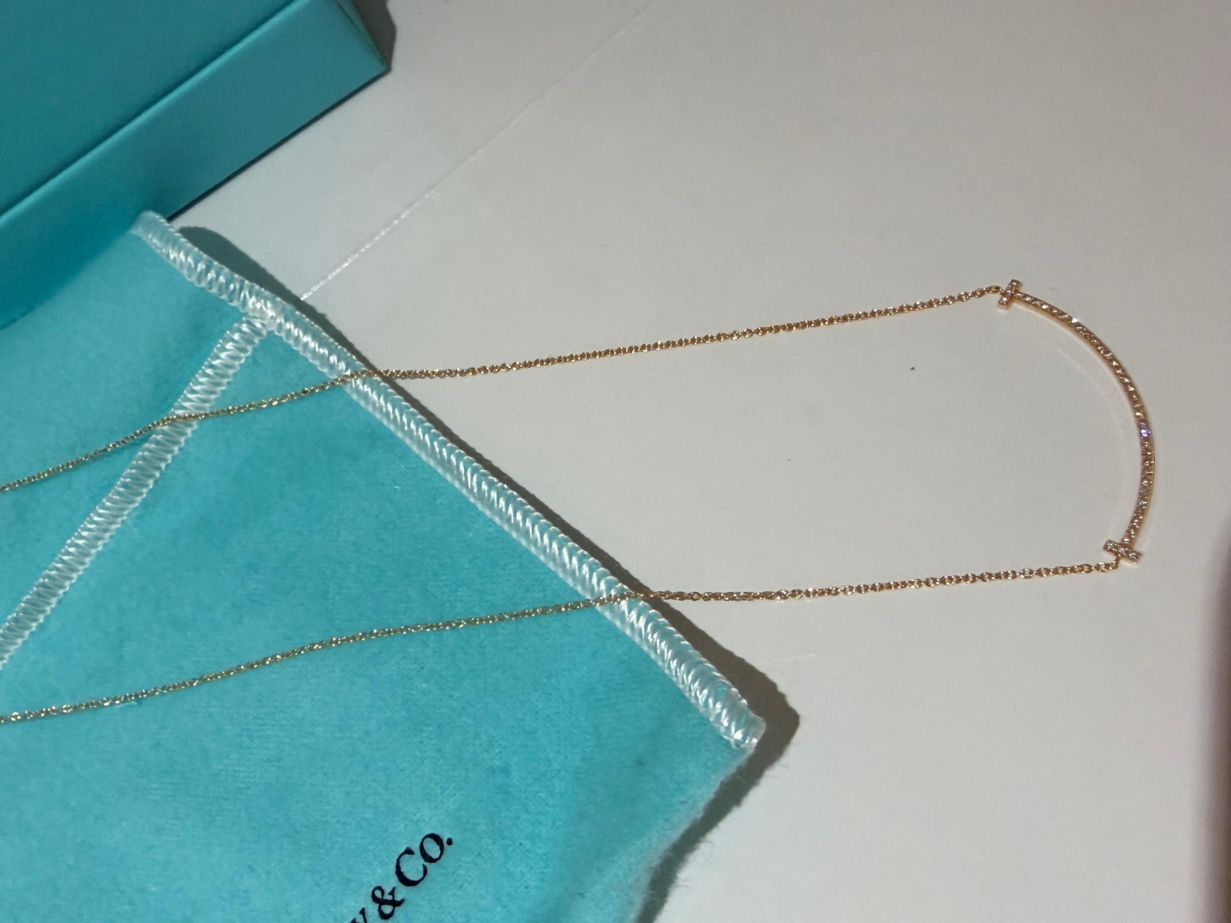 Tiffany & co T Smile Pendant in Rose Gold with Diamonds in vendita 1