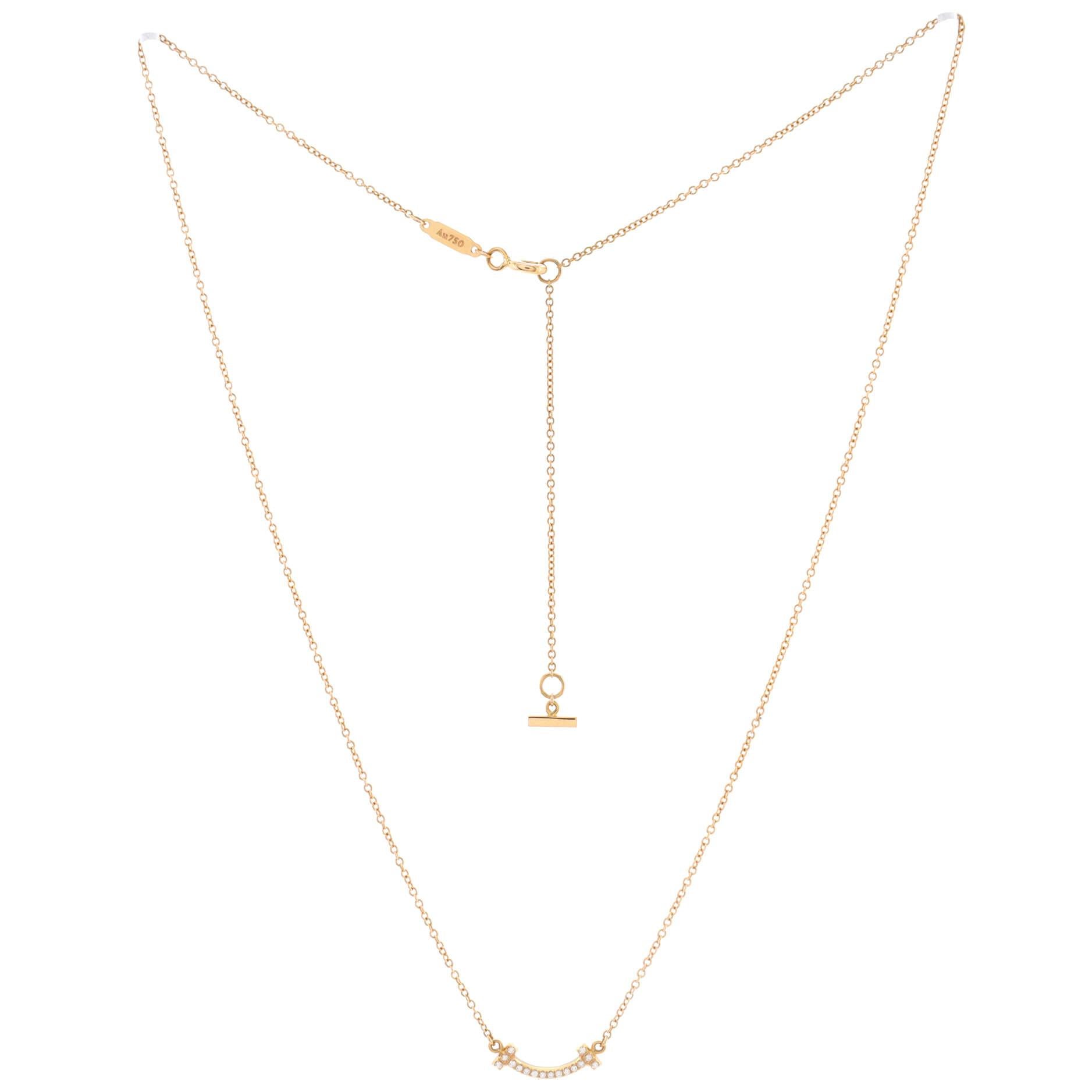 Tiffany & Co. T Smile Halskette mit Anhänger aus 18 Karat Roségold mit Diamanten Mini im Zustand „Gut“ in New York, NY