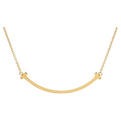 Tiffany & Co. Collana con ciondolo T Smile in oro giallo 18K Small