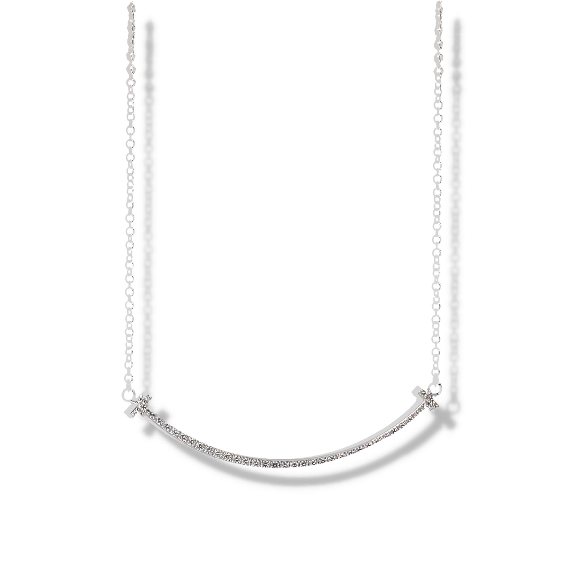 Tiffany & Co. T Smile, kleine Anhänger-Halskette mit Diamanten (Rundschliff) im Angebot