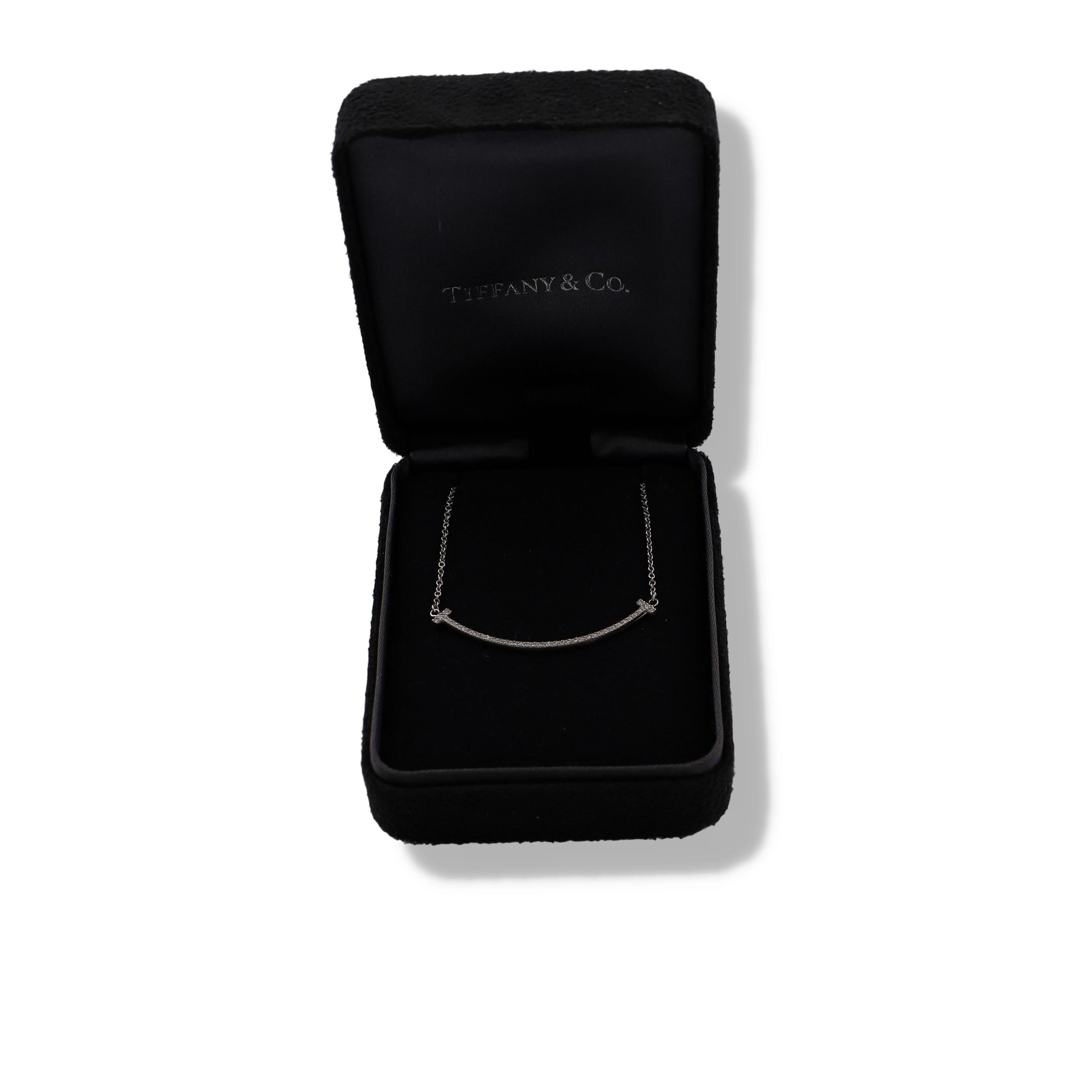 Tiffany & Co. T Smile, kleine Anhänger-Halskette mit Diamanten im Angebot 1