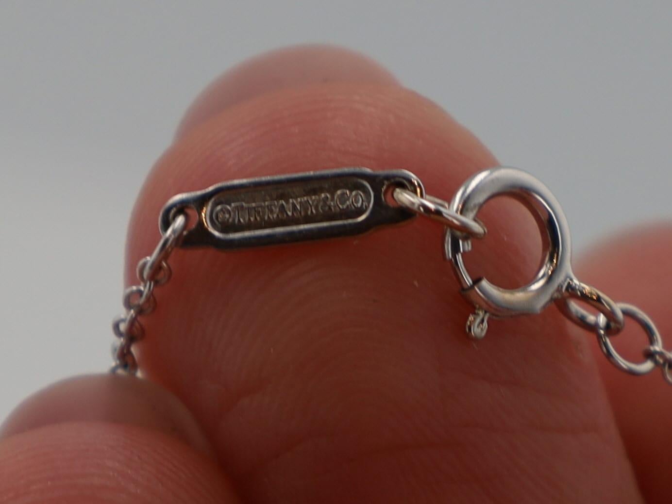 Tiffany & Co. T Smile, kleine Anhänger-Halskette mit Diamanten im Angebot 2
