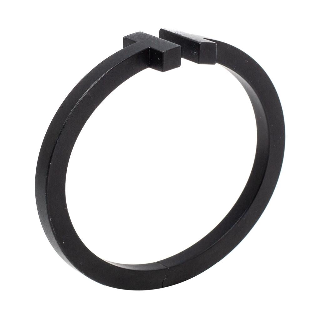 Tiffany & Co. T Quadratisches schwarzes Tone-Armband aus Edelstahl im Zustand „Gut“ in Dubai, Al Qouz 2