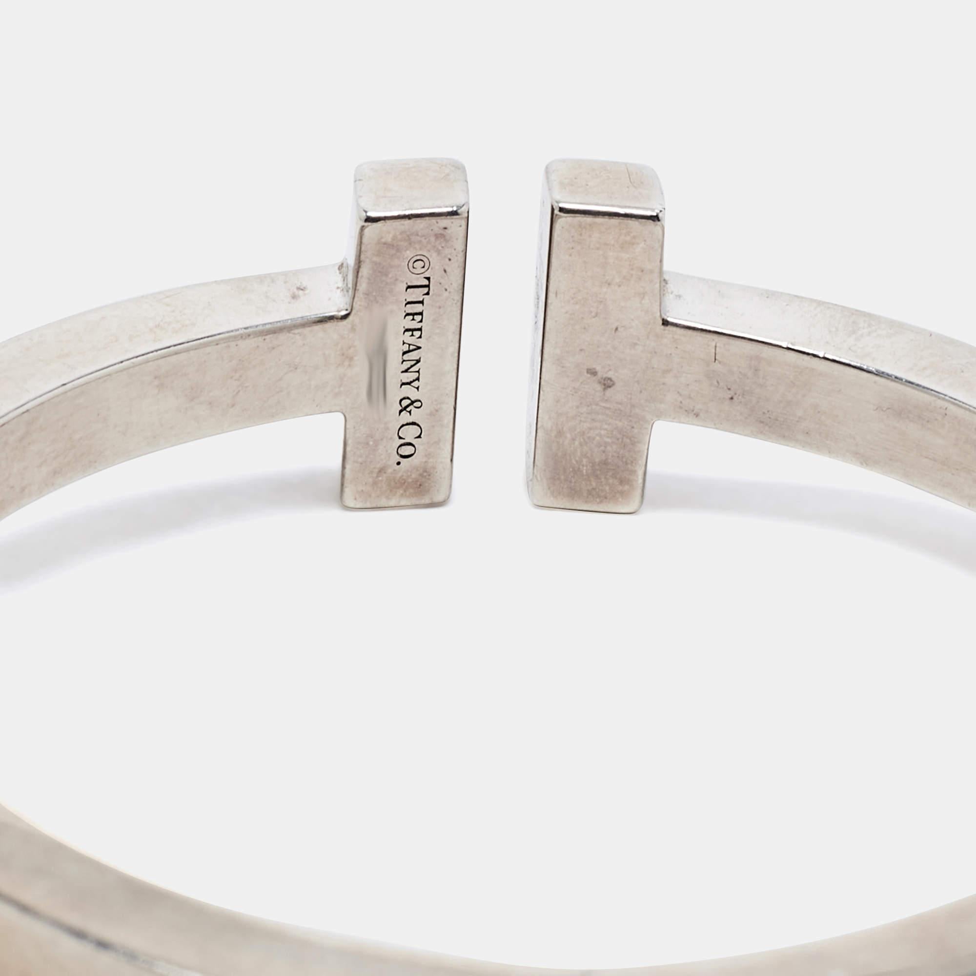 The choice of the best materials coupled with heritage artisanship makes this Tiffany silver bracelet a creation worth cherishing. It sits gracefully on any wrist.

Includes: Original Dustbag
