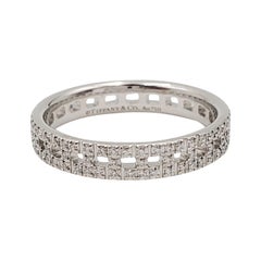 Bague Tiffany & Co. « T True Narrow » en or blanc et diamants pavés