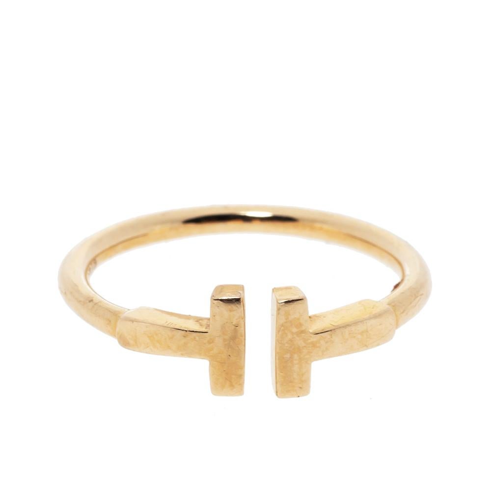 The Tiffany T collection by Tiffany & Co. has been inspired by the city of New York. Each piece comes with a distinct shape that boasts of fabulous style and structure. This T Wire ring is crafted from 18K rose gold and styled as a wire-like band