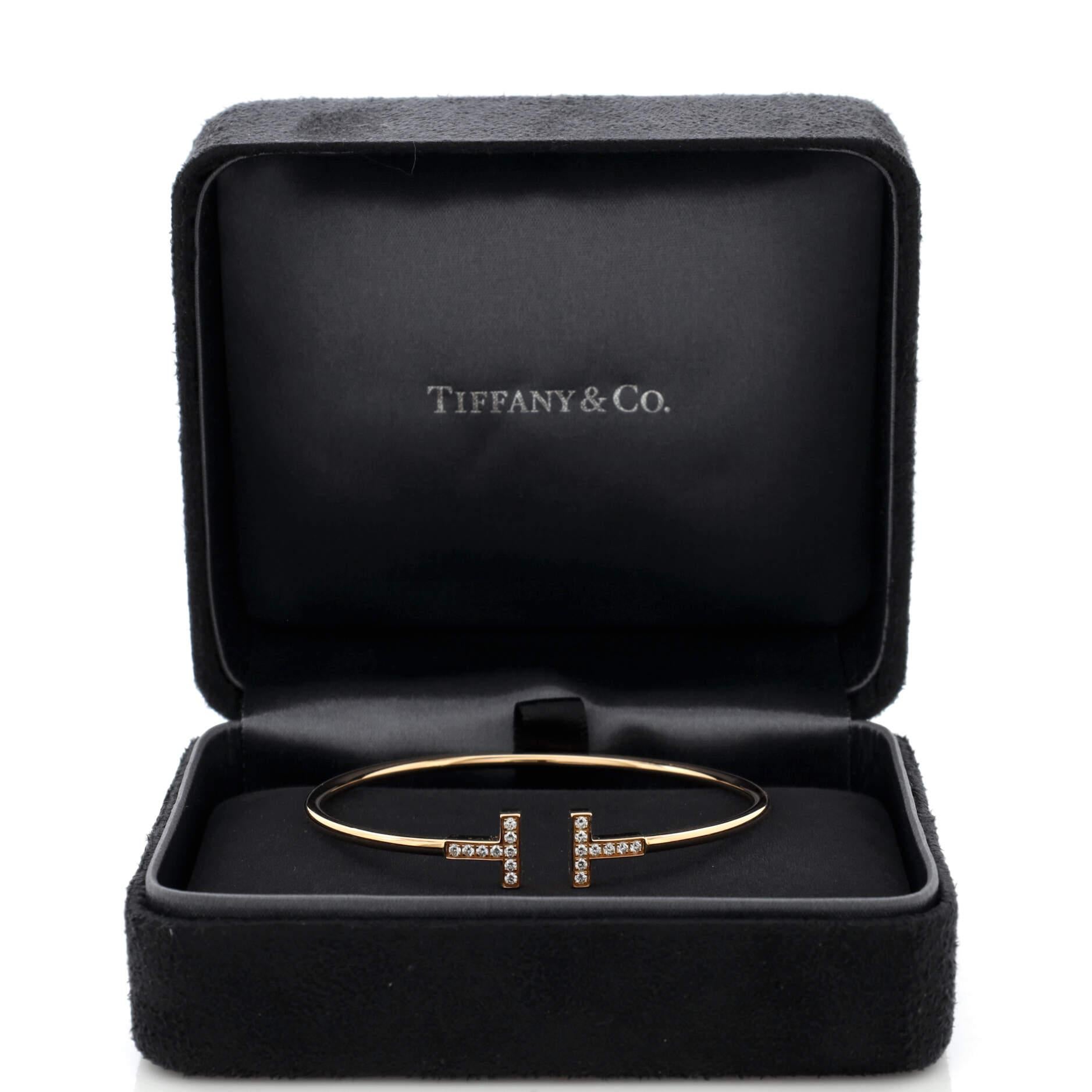 Condition: Great. Minor wear throughout.
Accessories:
Measurements: Circumference: 6.50 mm, Width: 2.45 mm
Designer: Tiffany & Co.
Model: T Wire Bracelet 18K Rose Gold with Diamonds
Exterior Color: Yellow Gold
Item Number: 221070/46