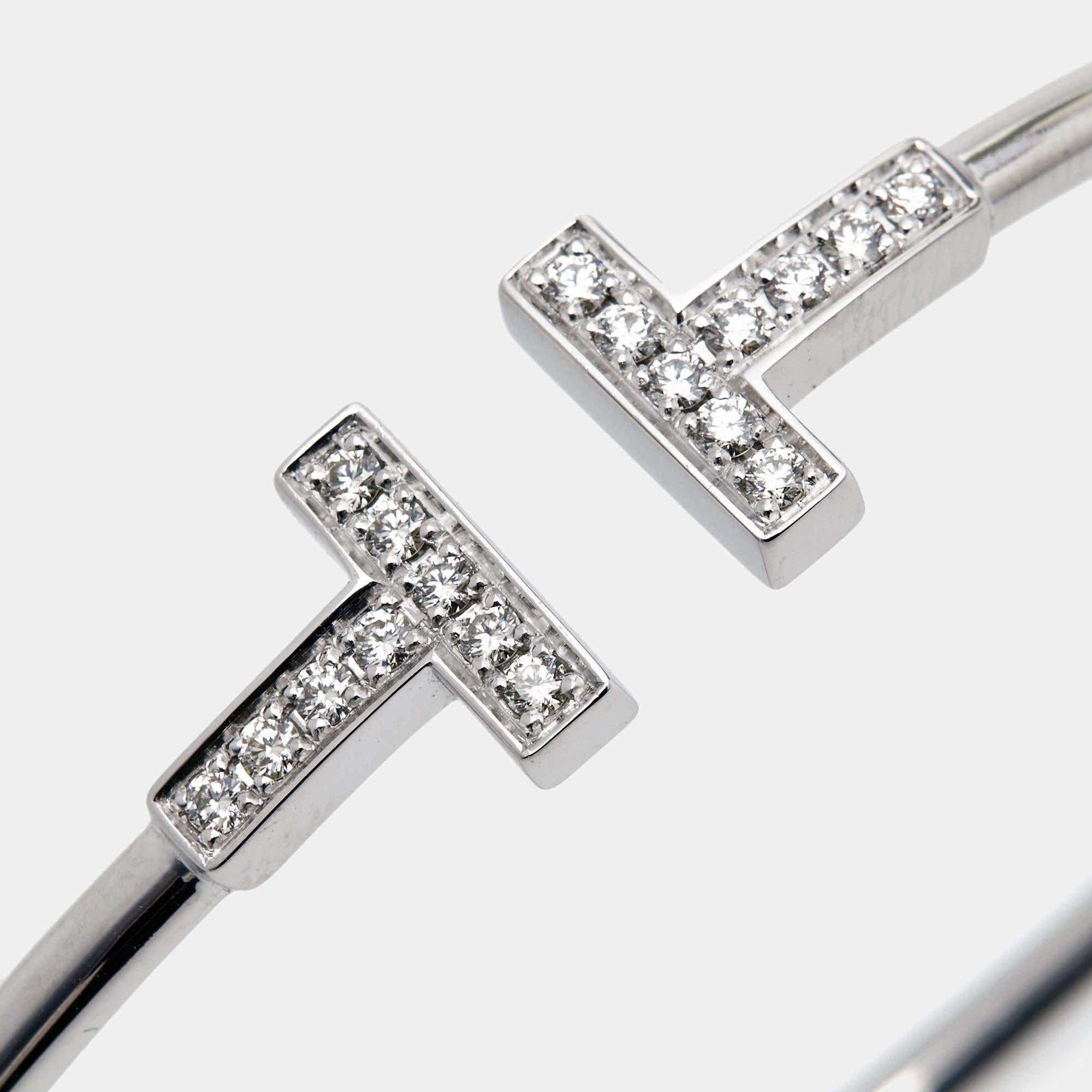 Tiffany & Co. Bracelet en or blanc 18 carats avec diamants T Wire Excellent état - En vente à Dubai, Al Qouz 2