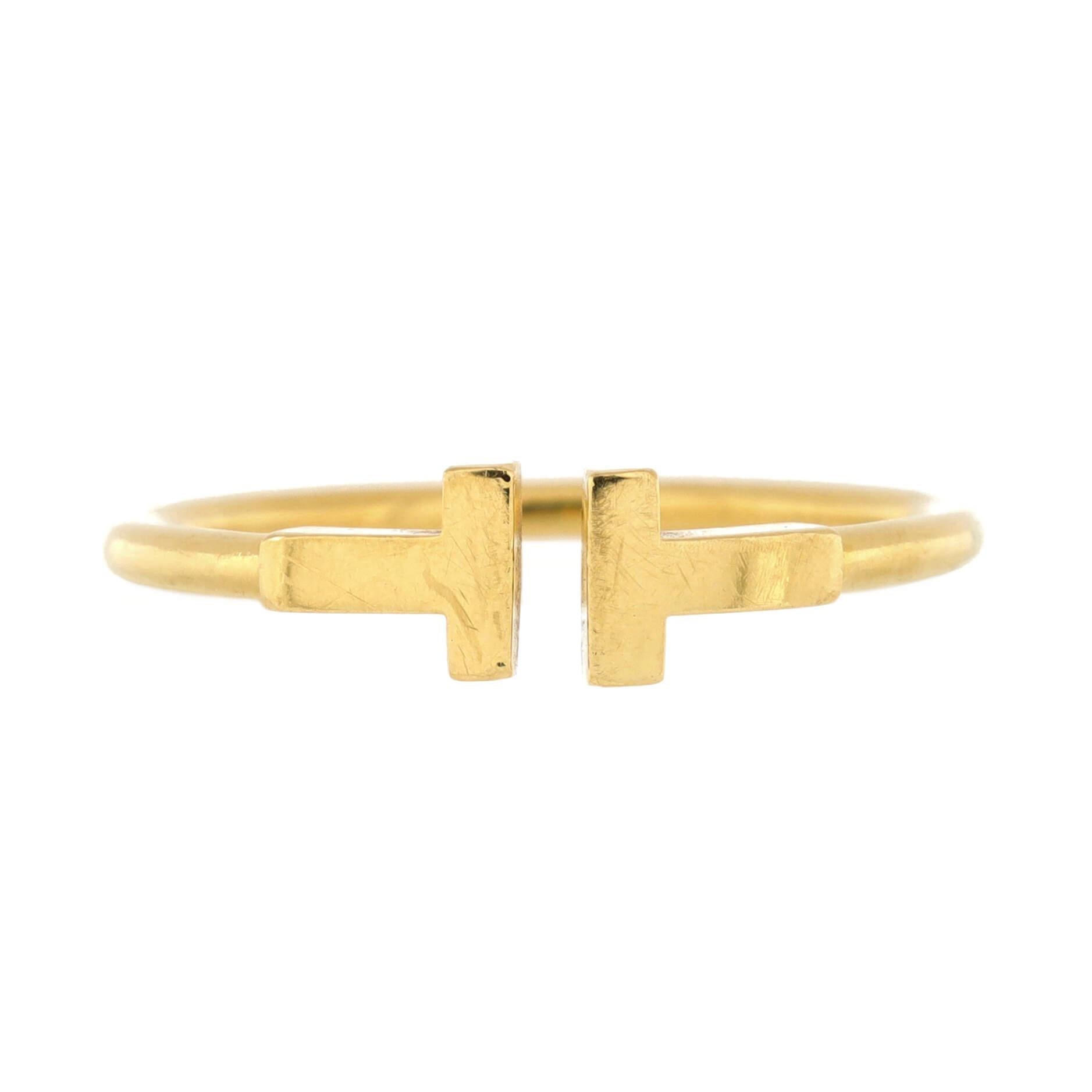 Condition: Good. Moderately heavy wear throughout.
Accessories: No Accessories
Measurements: Size: 11, Width: 1.80 mm
Designer: Tiffany & Co.
Model: T Wire Ring 18K Yellow Gold
Exterior Color: Yellow Gold
Item Number: 230114/1