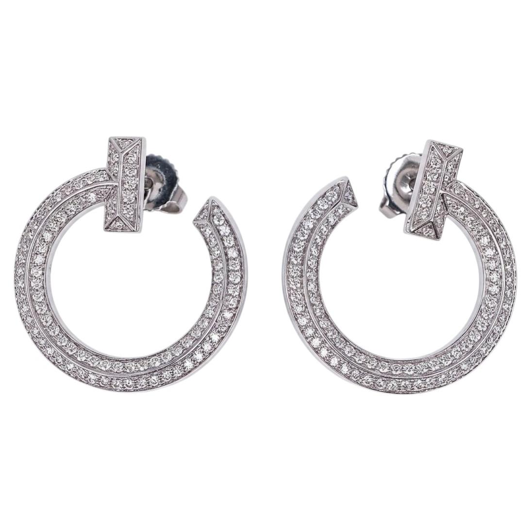 Pendientes de aro abiertos con pavé de diamantes de Tiffany & Co. T1, en oro blanco de 18 quilates, 0,48 quilates