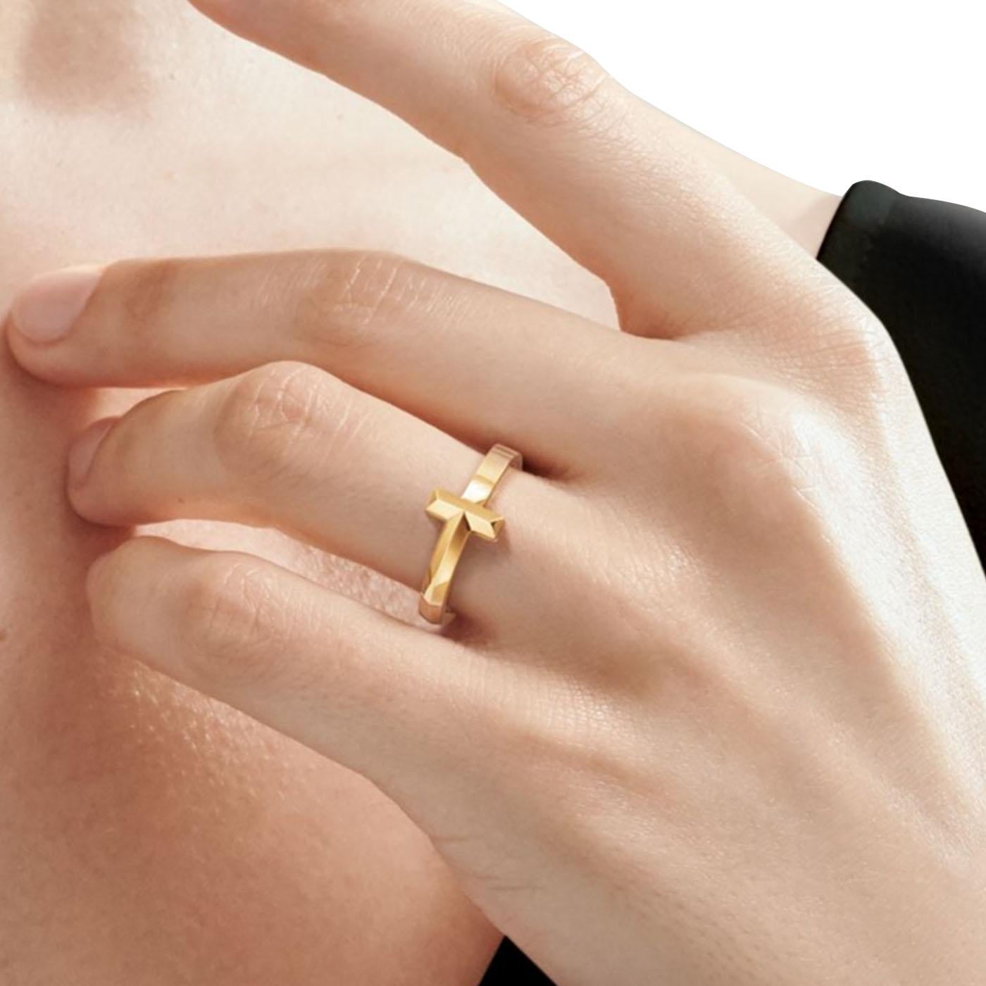 Tiffany & Co. T1 Ring in 18K Yellow Gold Size 5 For Sale 1