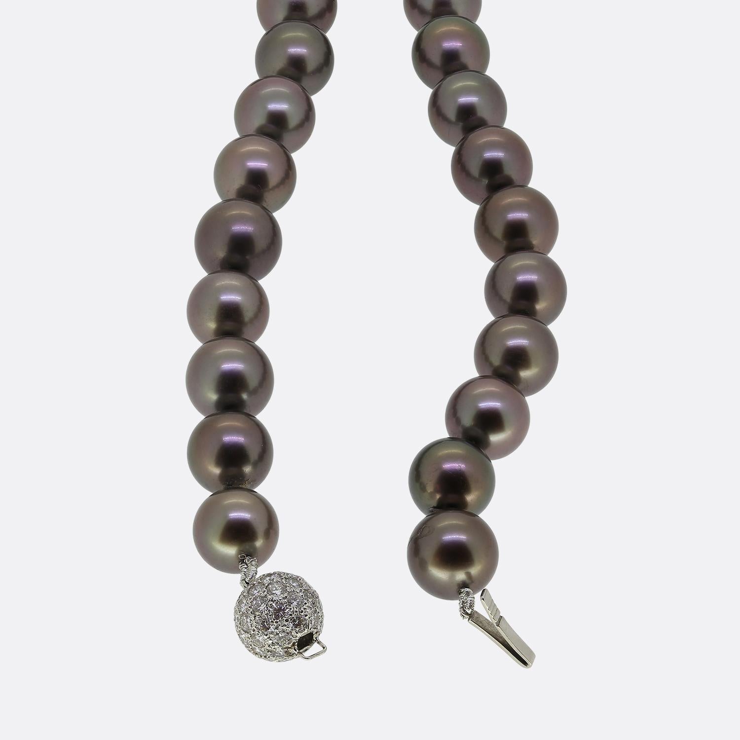 Taglio brillante Tiffany & Co. Collana di perle di Tahiti con chiusura di diamanti in vendita