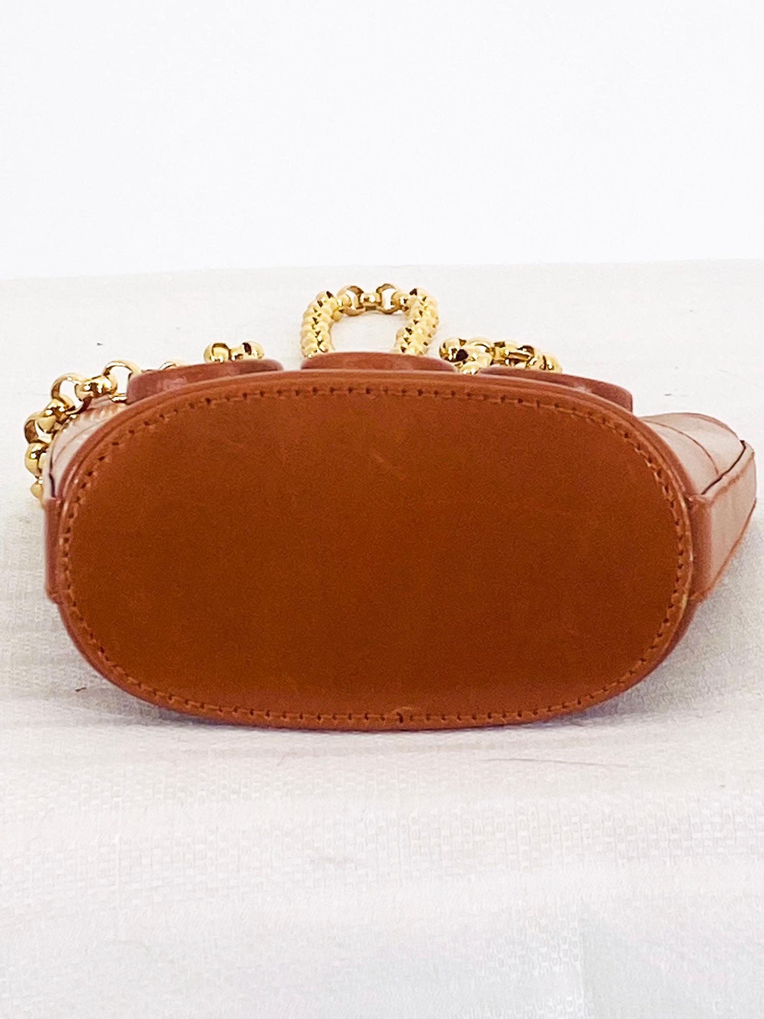 Tiffany & Co. - Mini sac seau en cuir brun clair avec accessoires dorés et lanière en chaîne dorée Bon état - En vente à West Palm Beach, FL