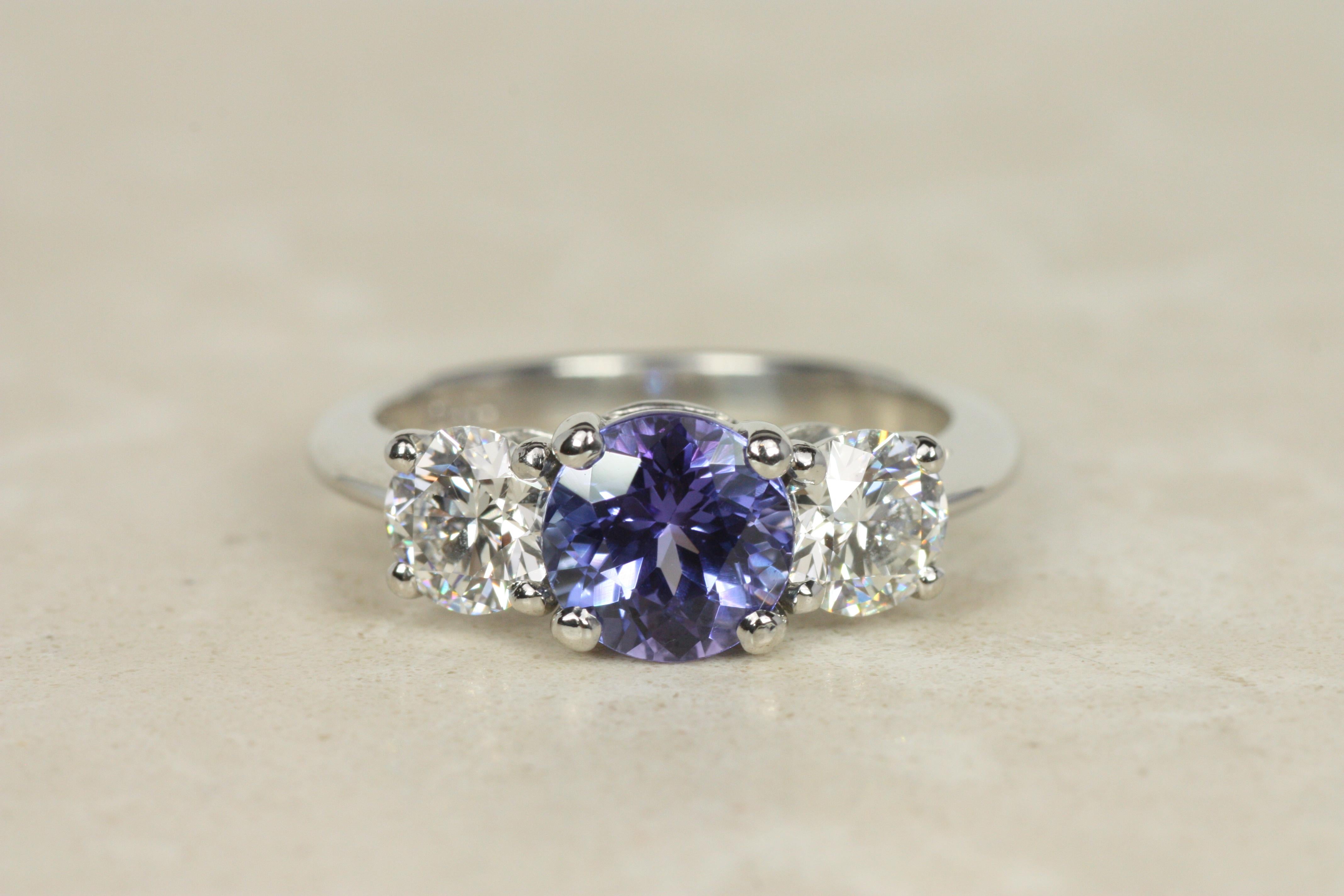 Tiffany & Co. Tanzanita Diamante 3 Piedras Anillo Platino, Compromiso No Tradicional Moderno en venta
