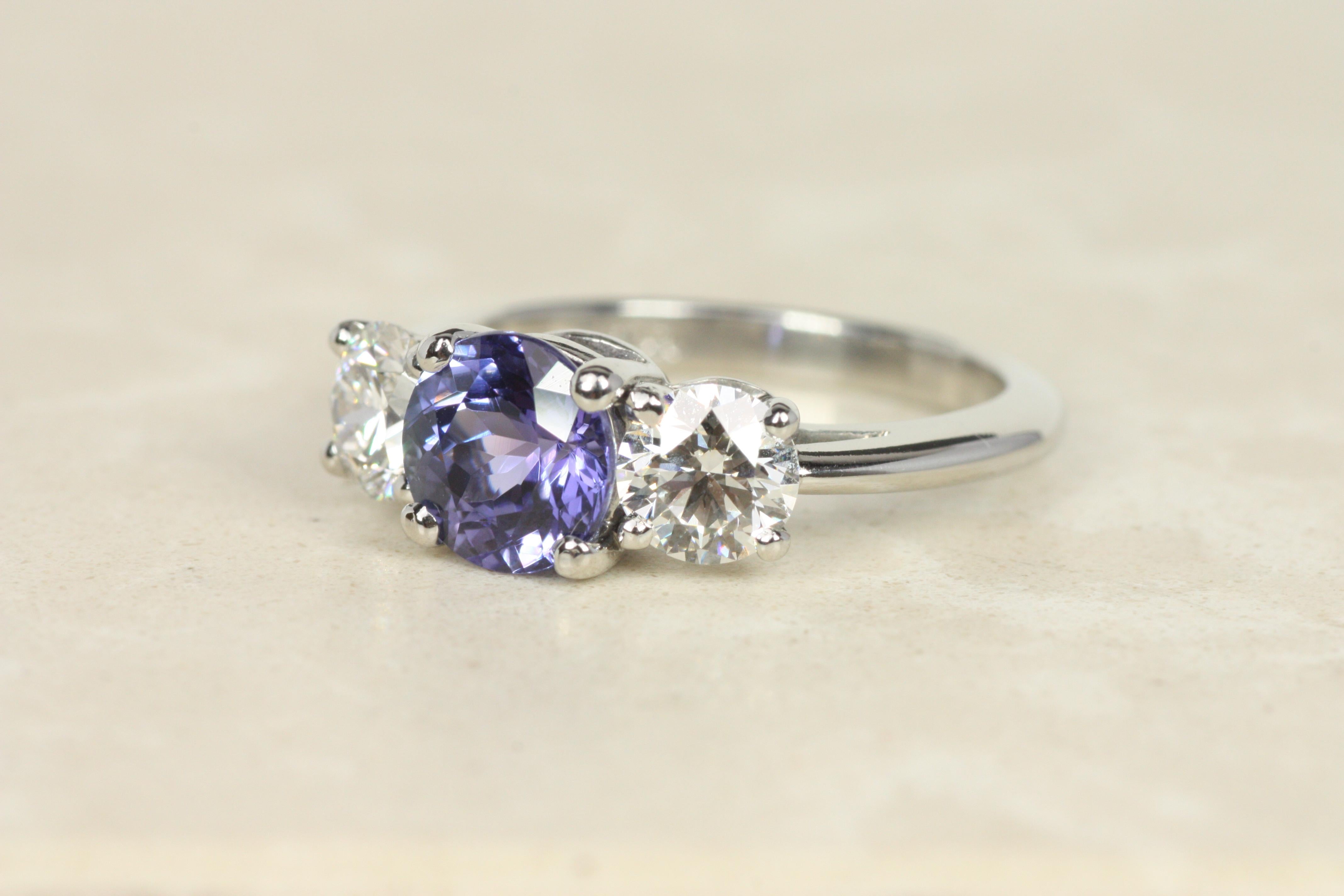 Tiffany & Co. Tanzanita Diamante 3 Piedras Anillo Platino, Compromiso No Tradicional Corte redondo en venta
