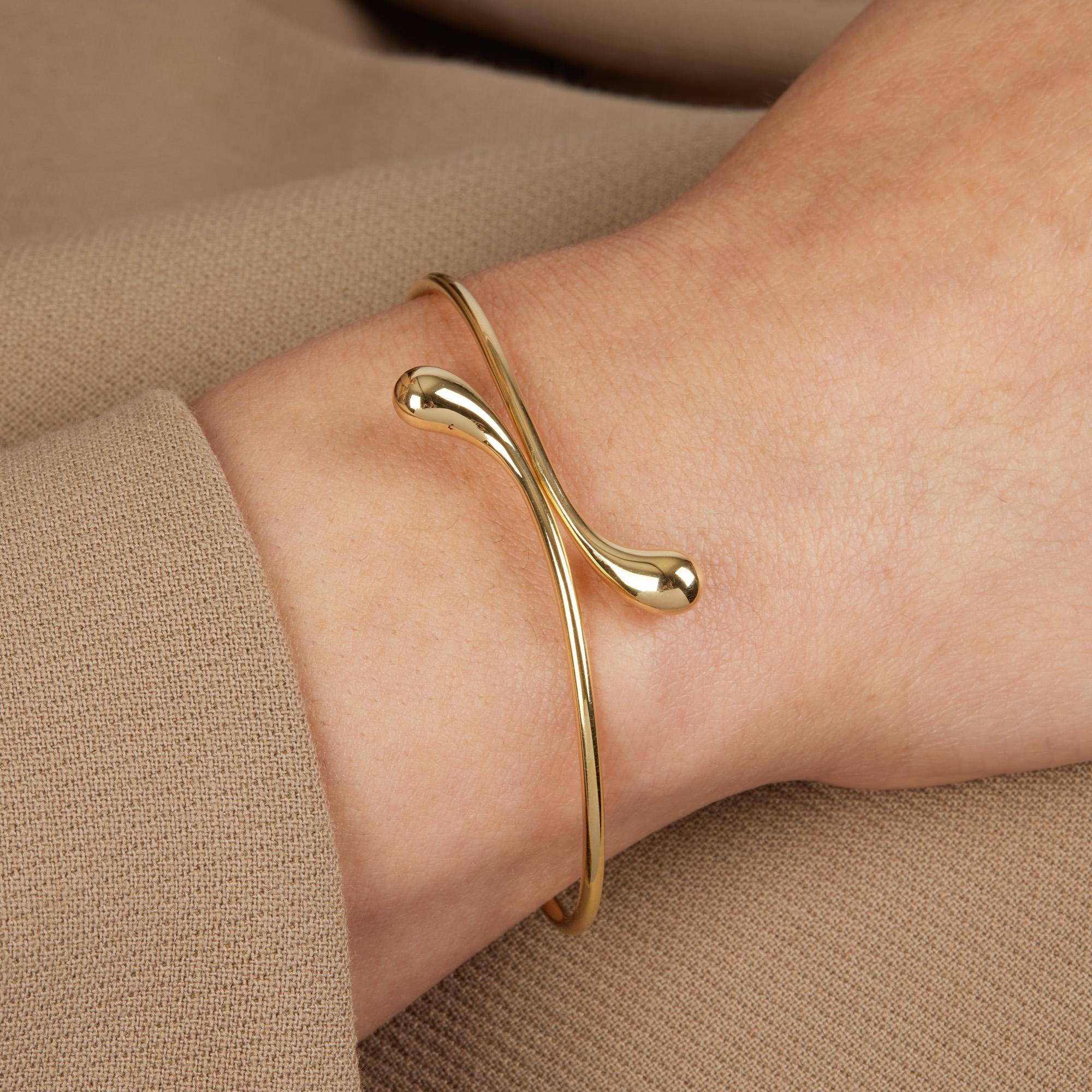 This bangle by Tiffany & Co. is from their Elsa Peretti Collection and features a teardrop design in 18ct gold. Accompanied by a Xupes Presentation Box. Our Xupes reference is J926 should you need to quote this.
RP	£3,000
ITEM