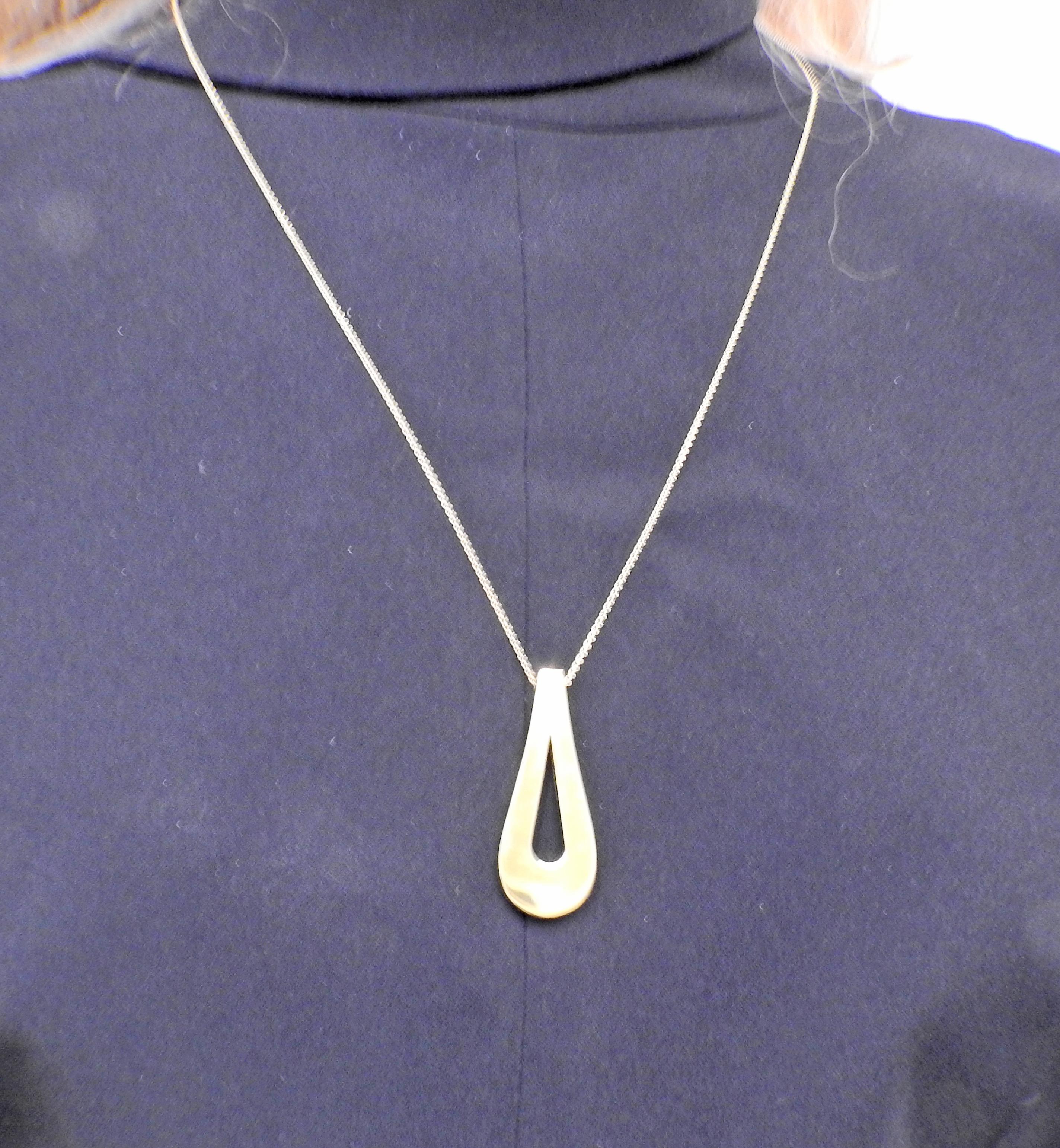 Tiffany & Co Teardrop Gold Pendant Necklace For Sale 3