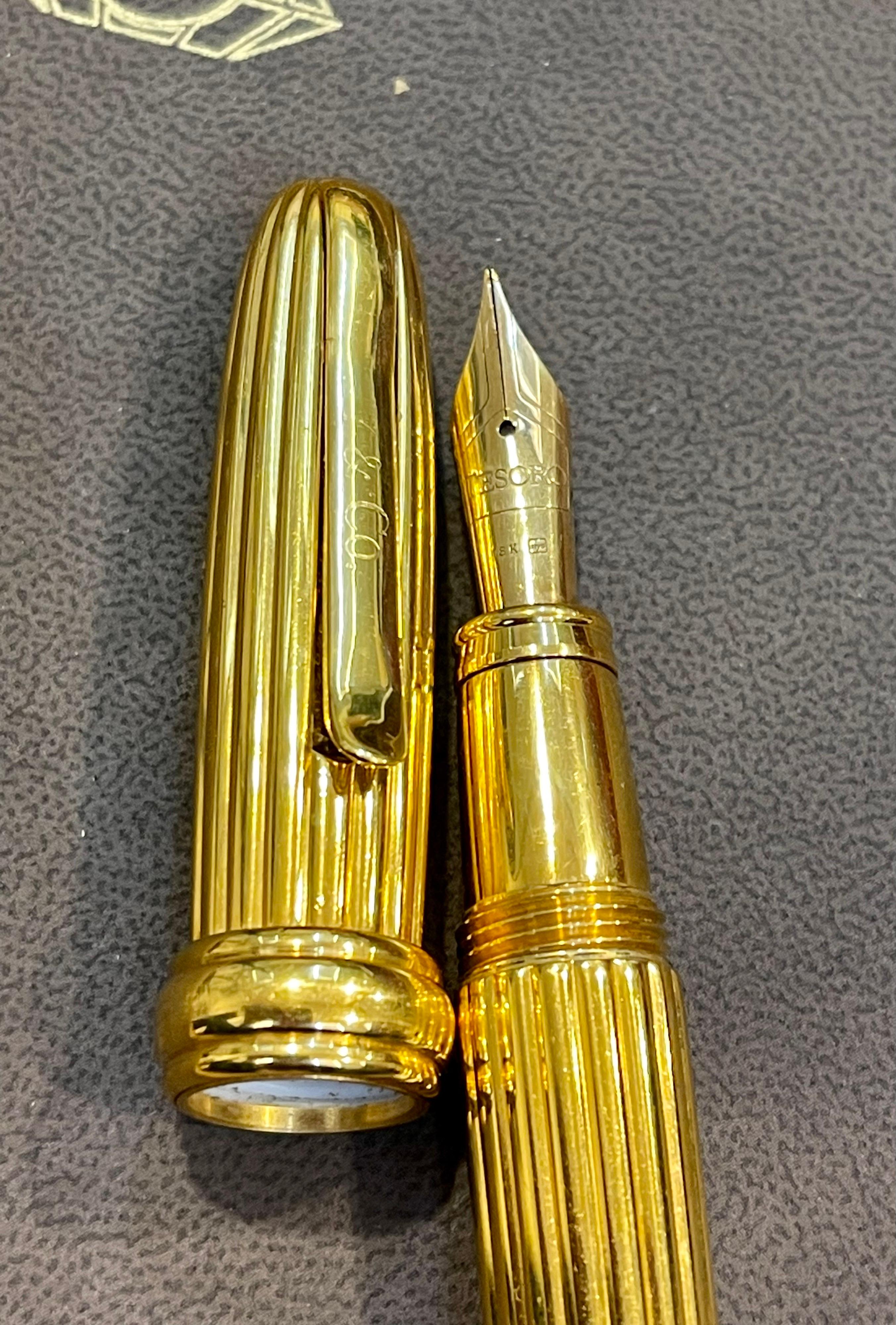100 % authentic and Vintage T & CO
Ink Cartilage is dried so pen is not in working condition. Its very simple to order the new ink refill .
1990s vintage, pristine Tiffany Tesoro gold fountain pen having a gold-plated cap and barrel and with an